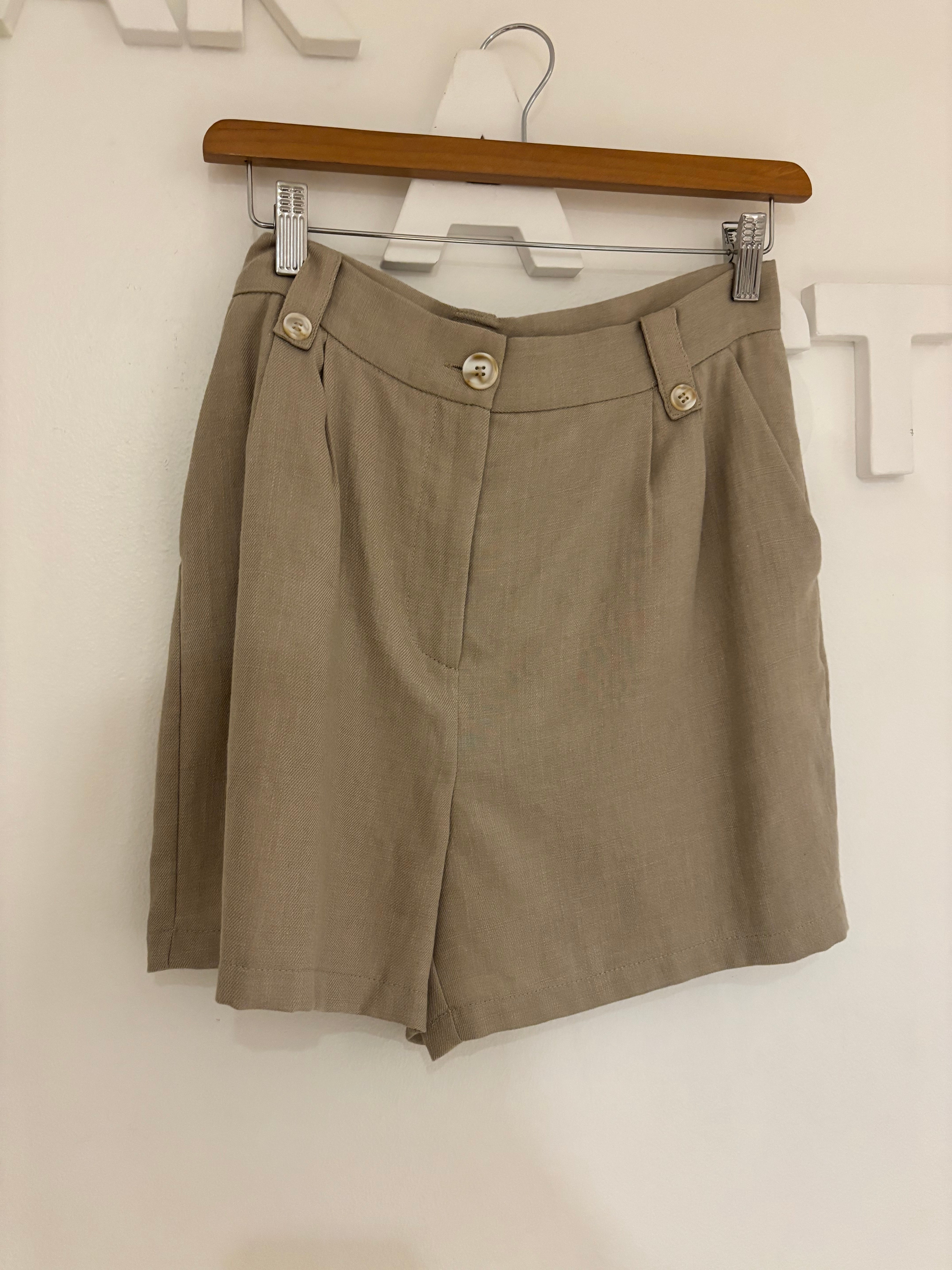 Short beige