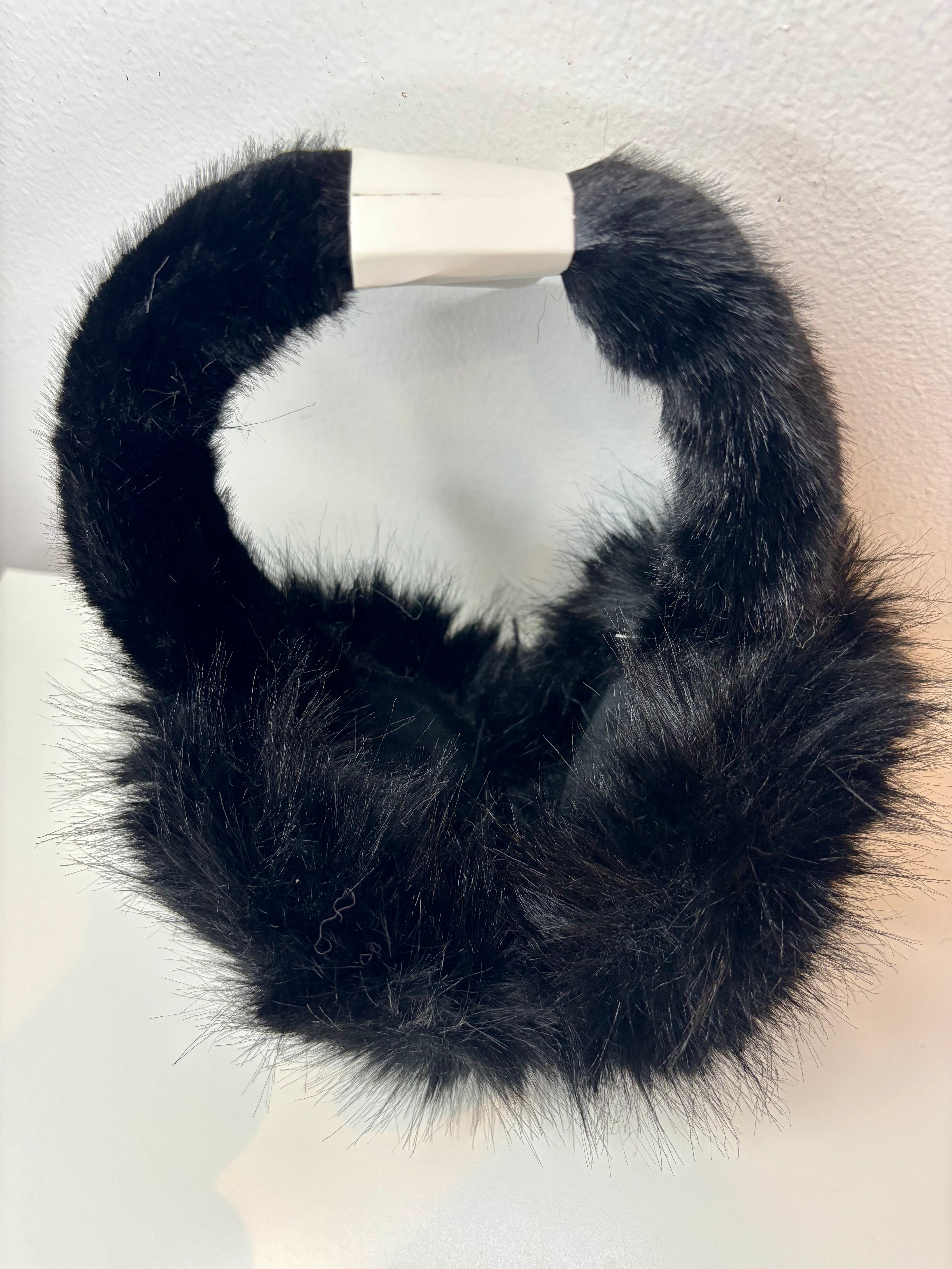 Caches-oreilles noir