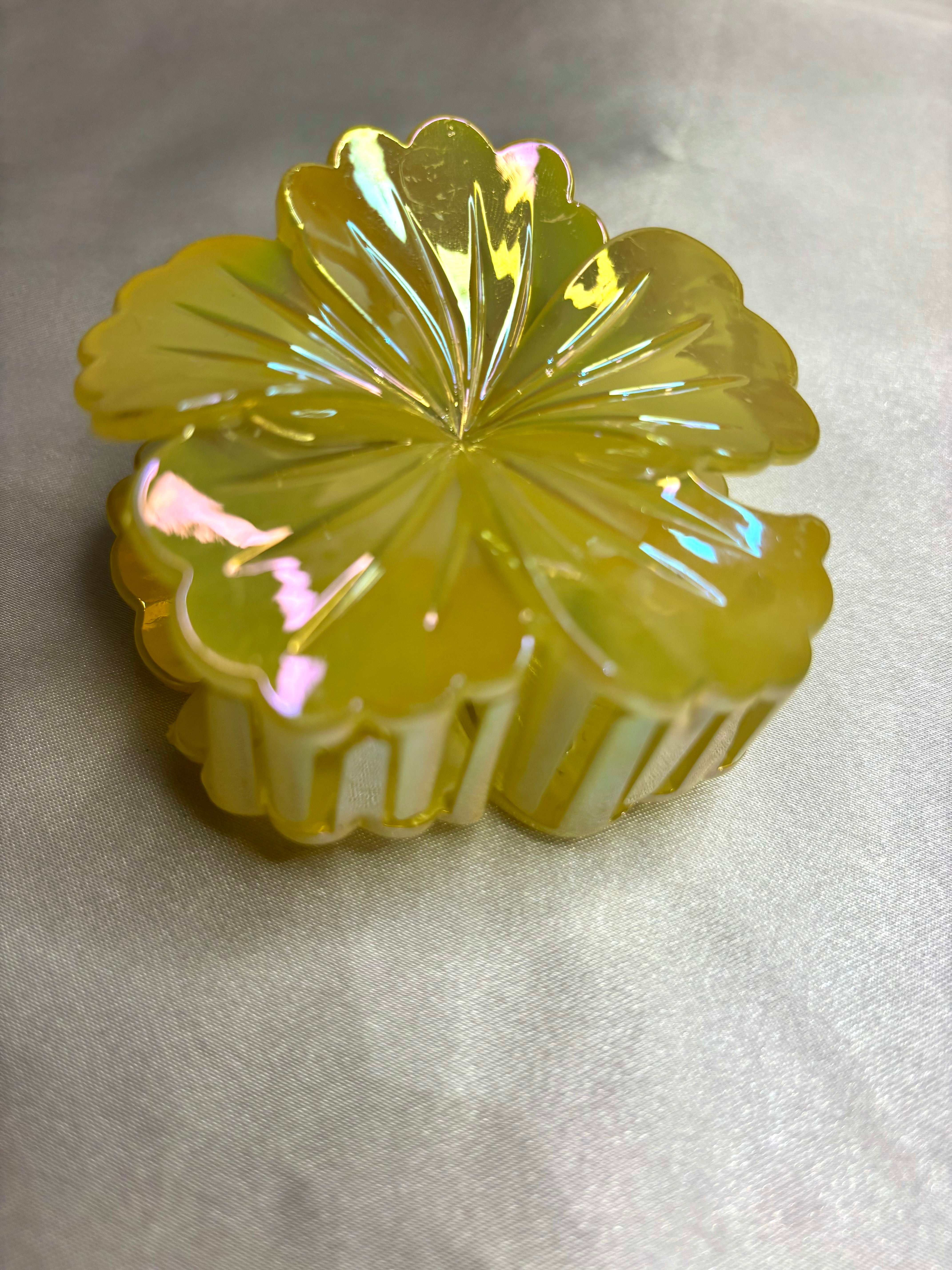 Pince à fleurs jaune