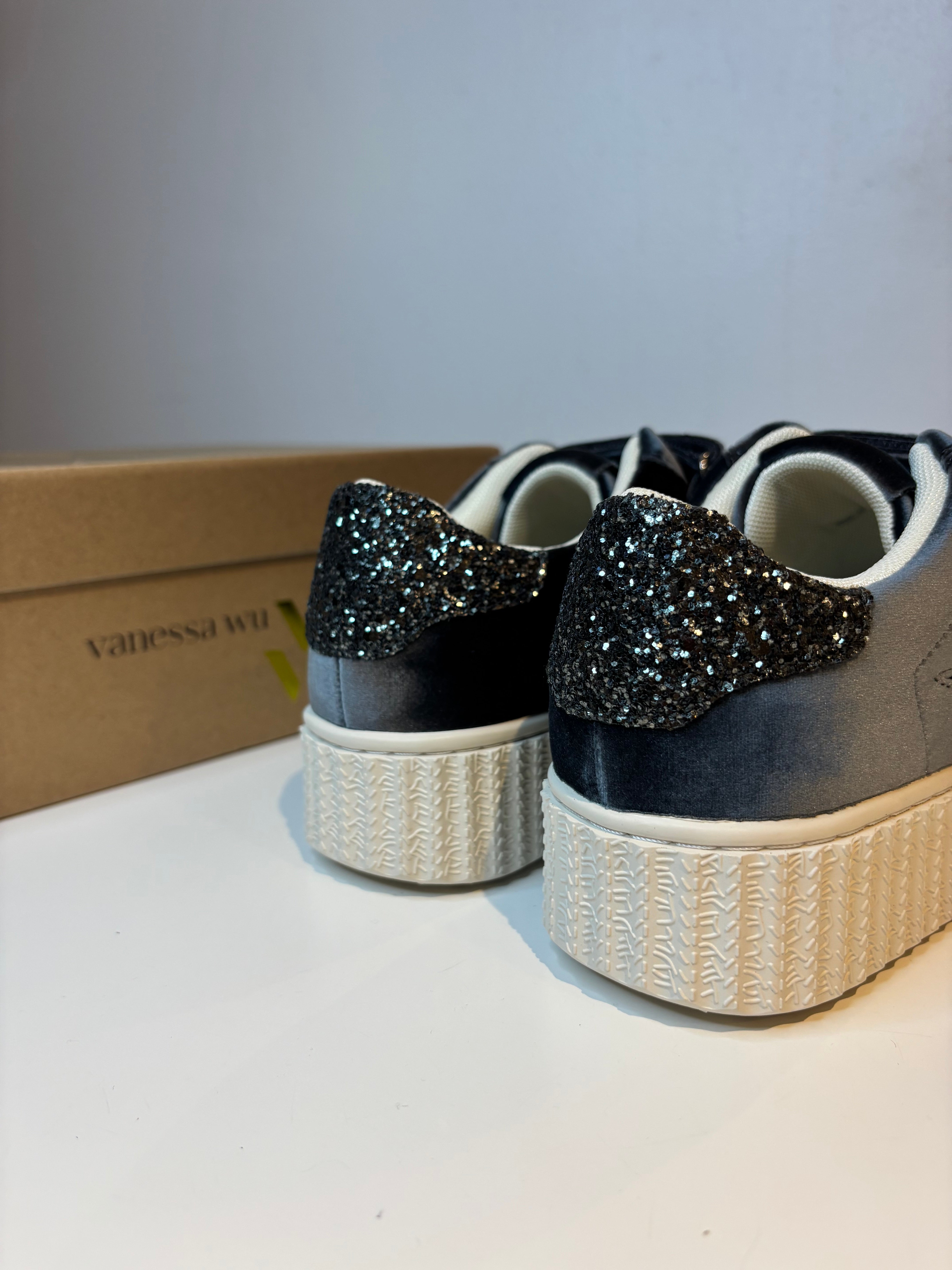 Baskets noires bleuté BILLIE Vanessa Wu