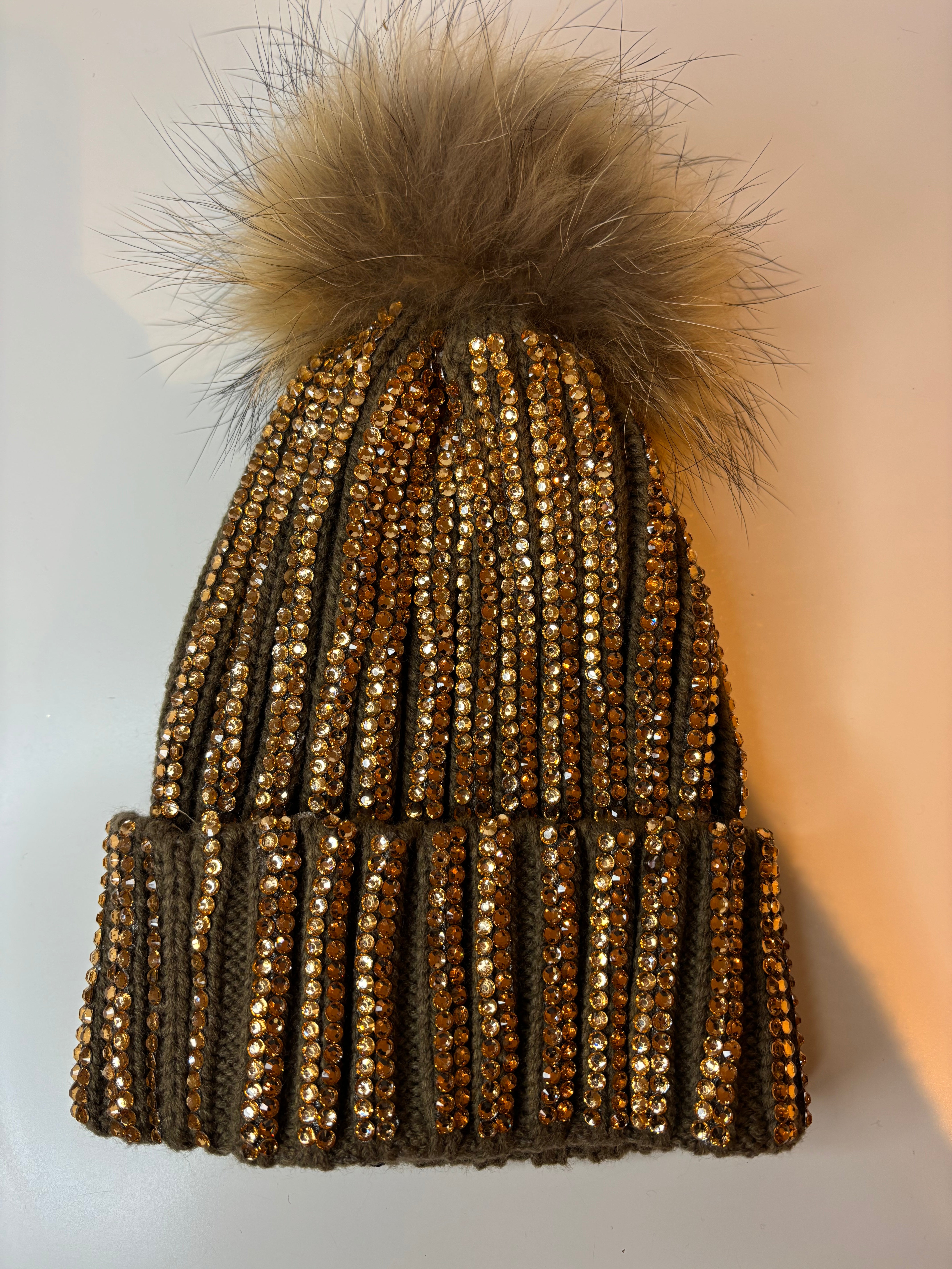 Bonnet taupe à pompon