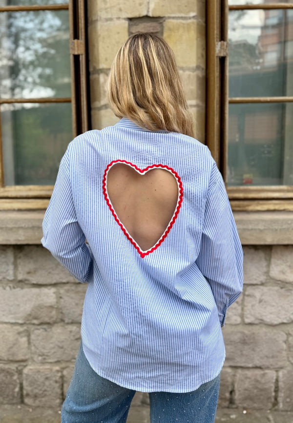 Chemise bleue romantique