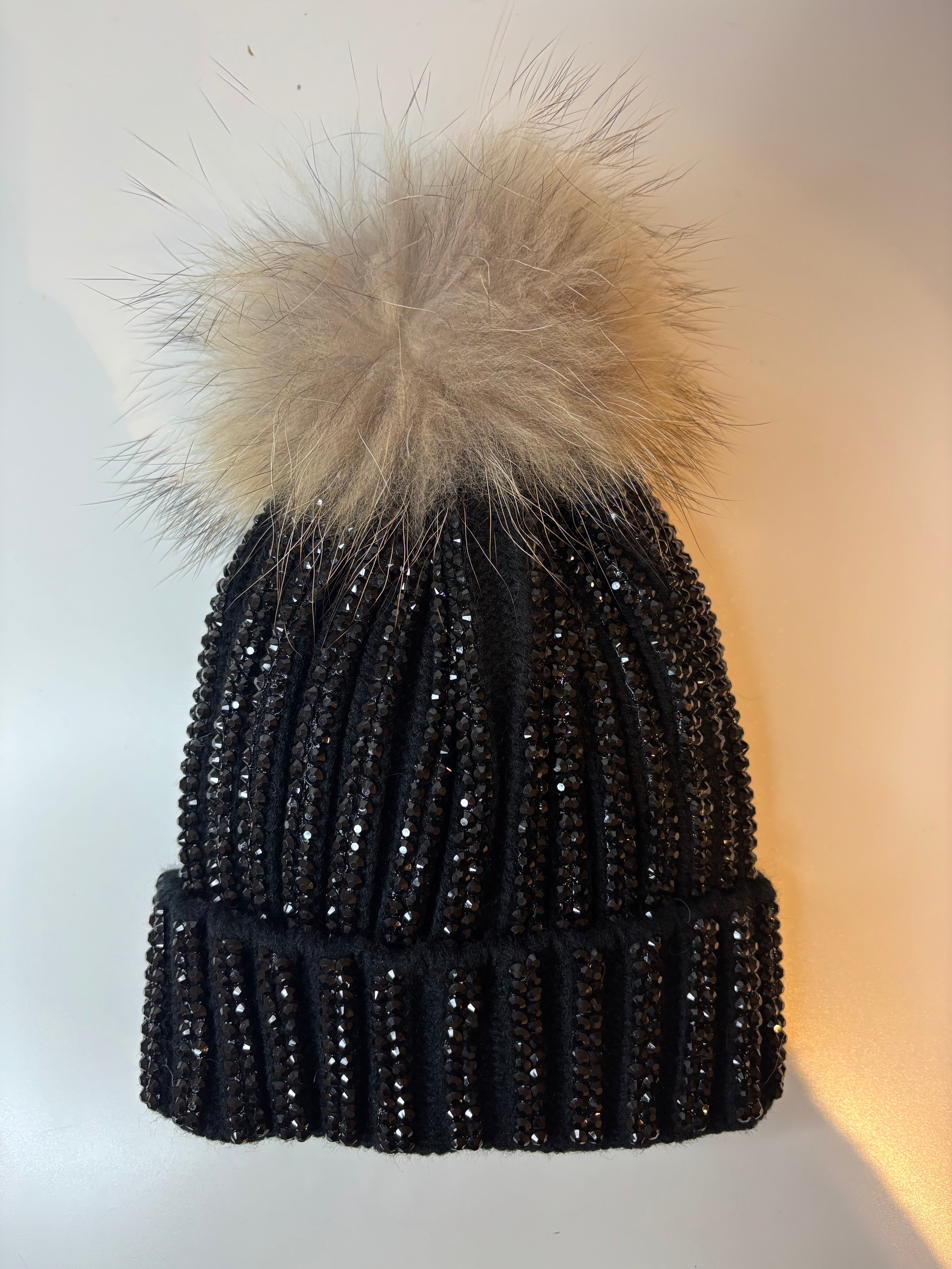 Bonnet noir à pompon