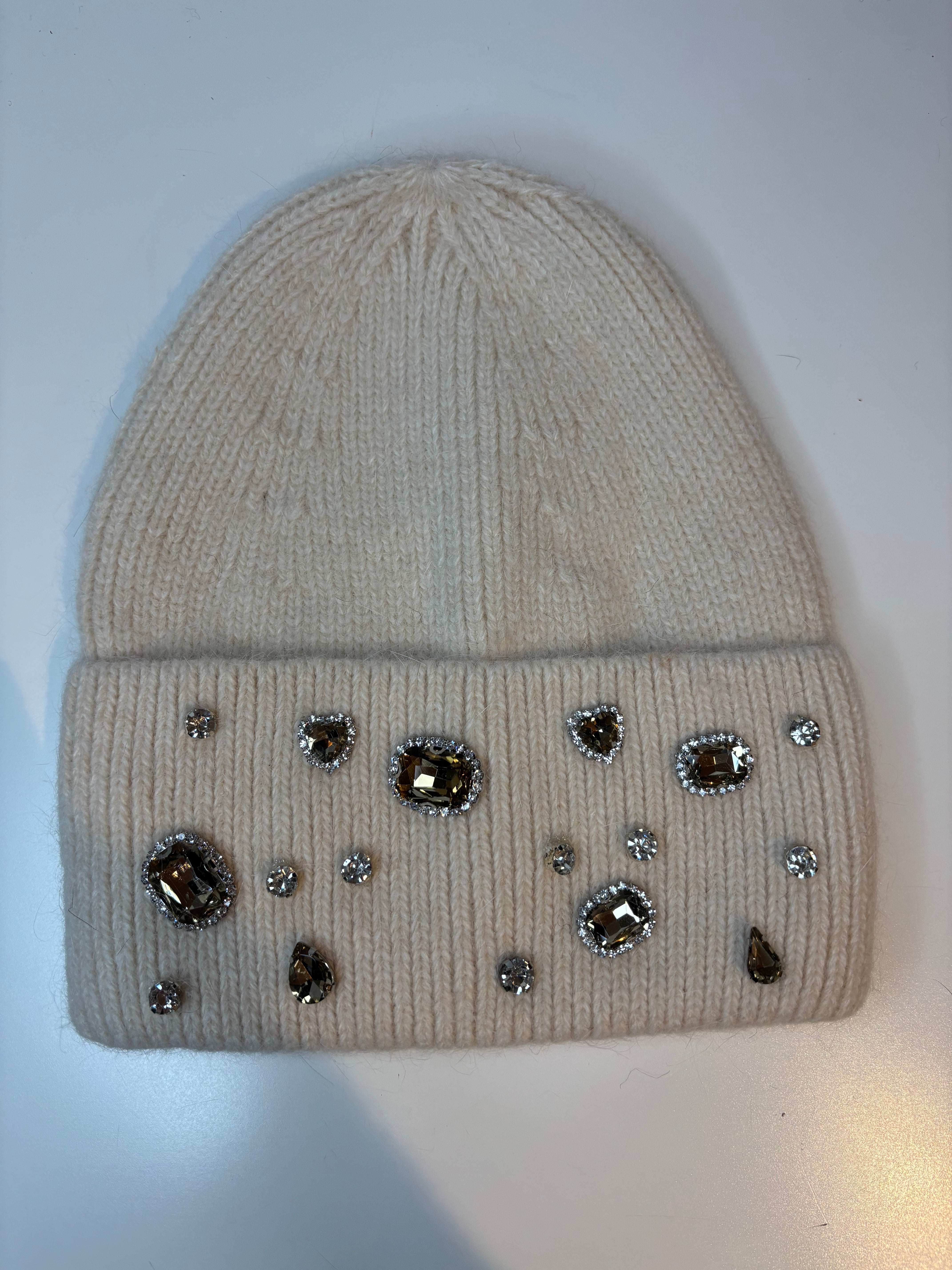 Bonnet beige à strass