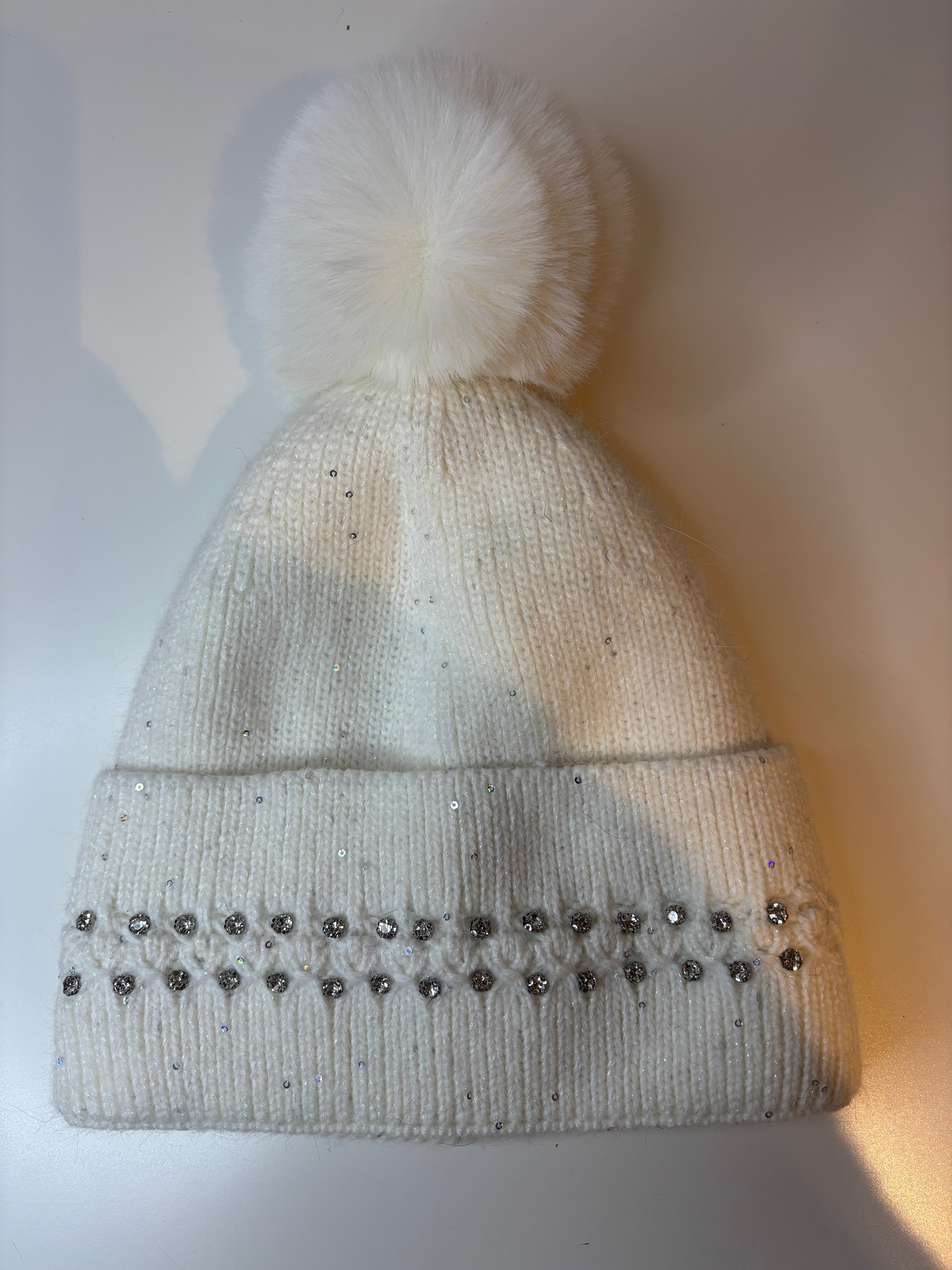 Bonnet blanc pailleté à pompon