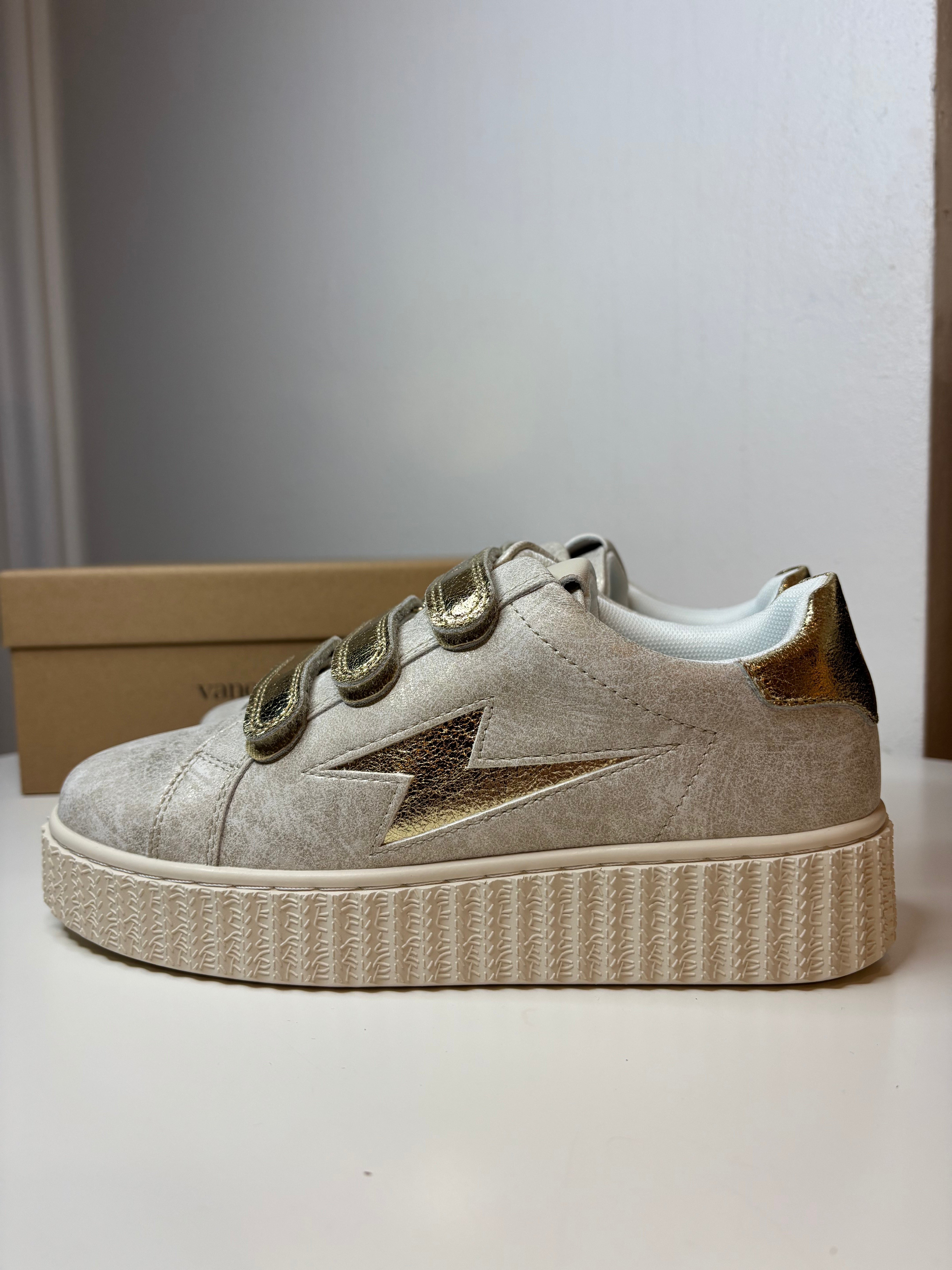 Baskets dorées Maggie Vanessa Wu