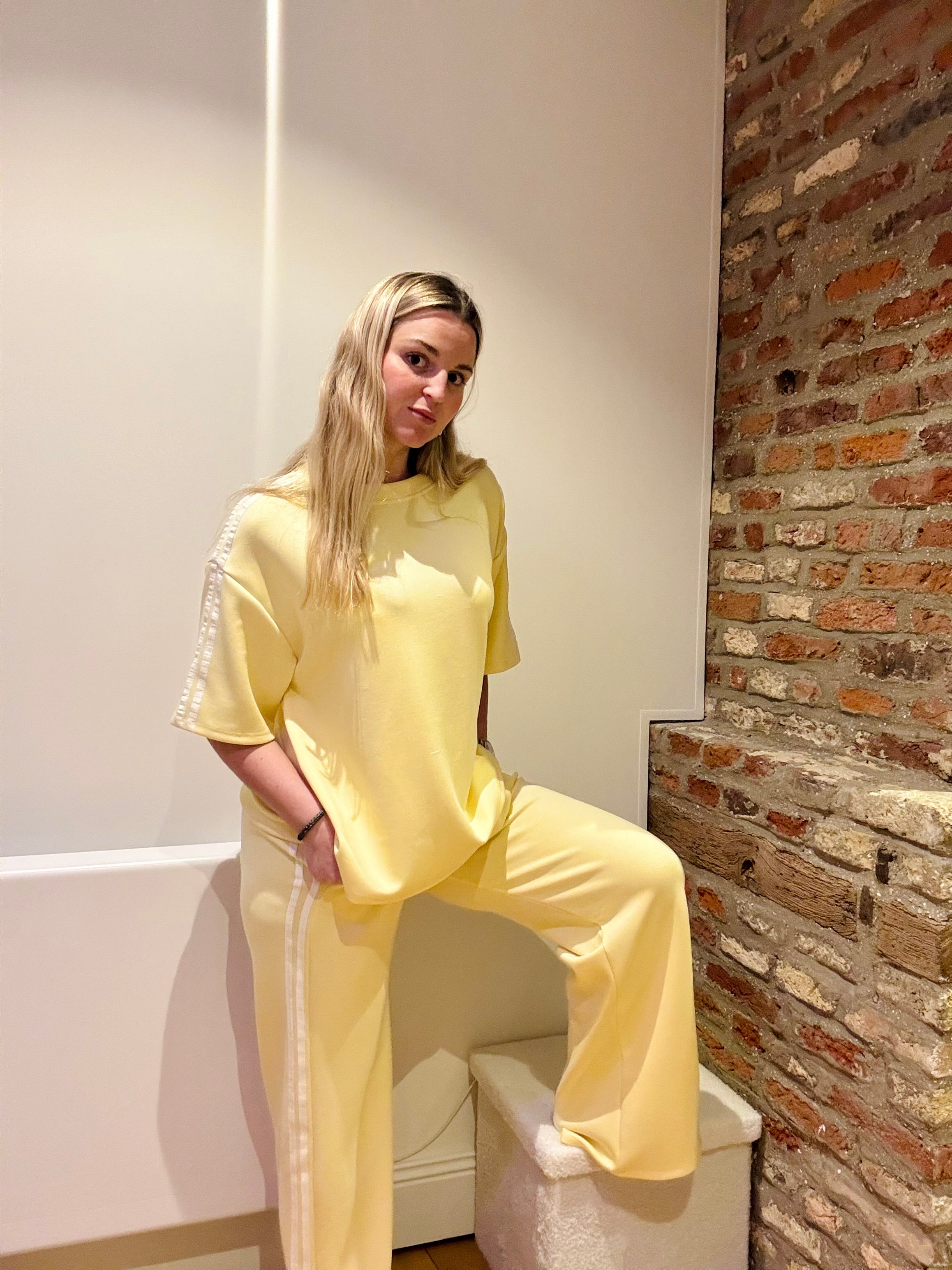 Pantalon jaune moderne