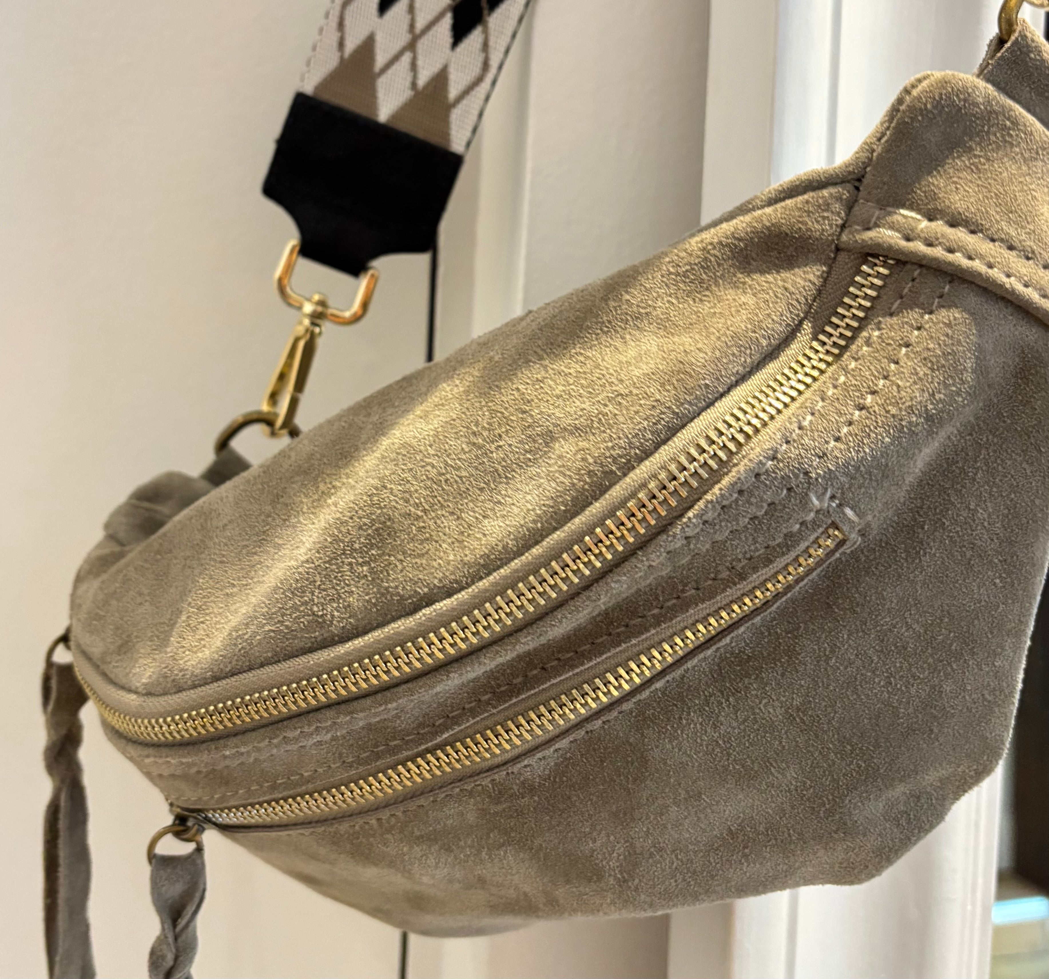 Sac banane taupe daim