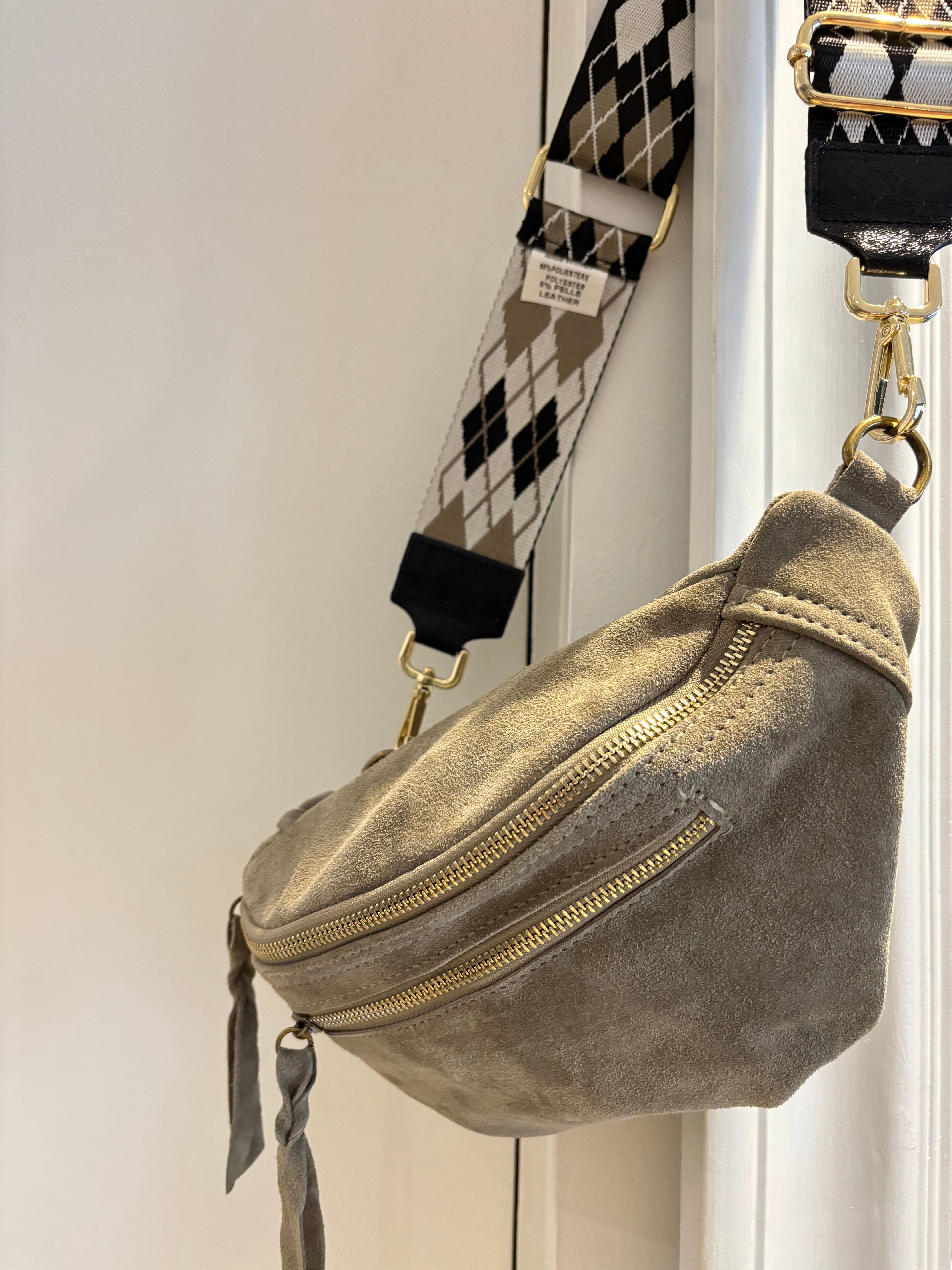 Sac banane taupe daim