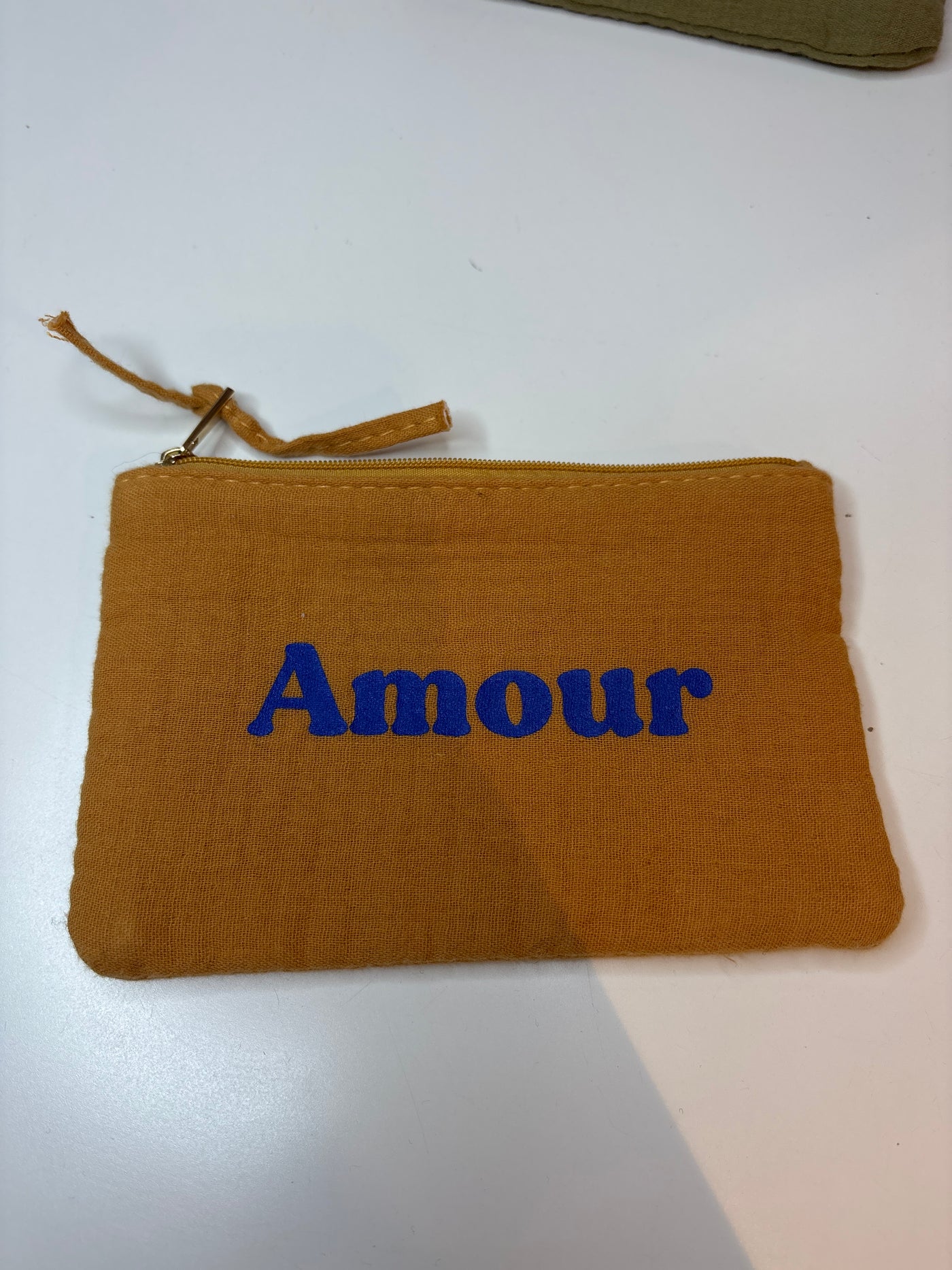 Pochette moutarde amour
