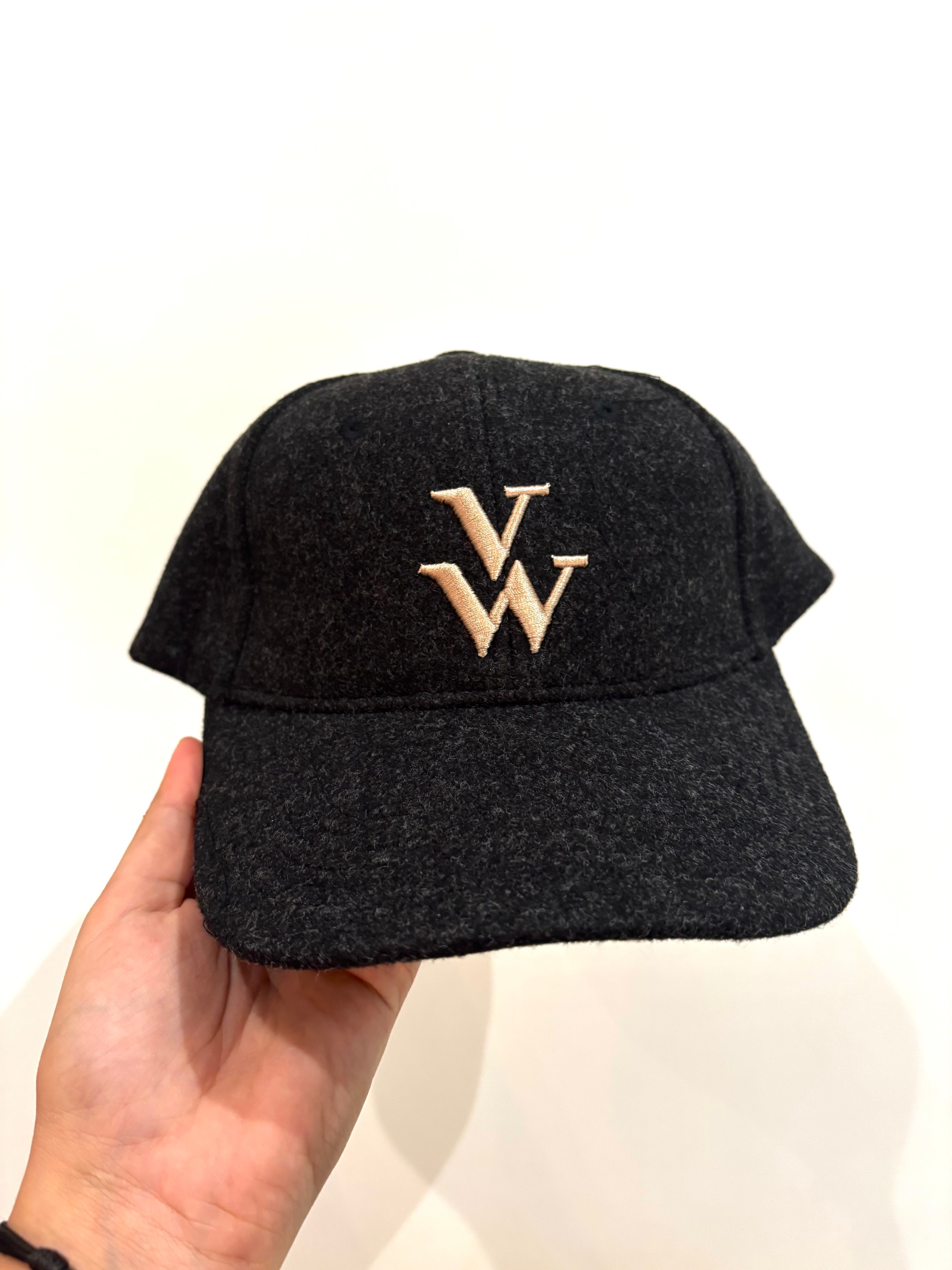 Casquette noire Vanessa wu