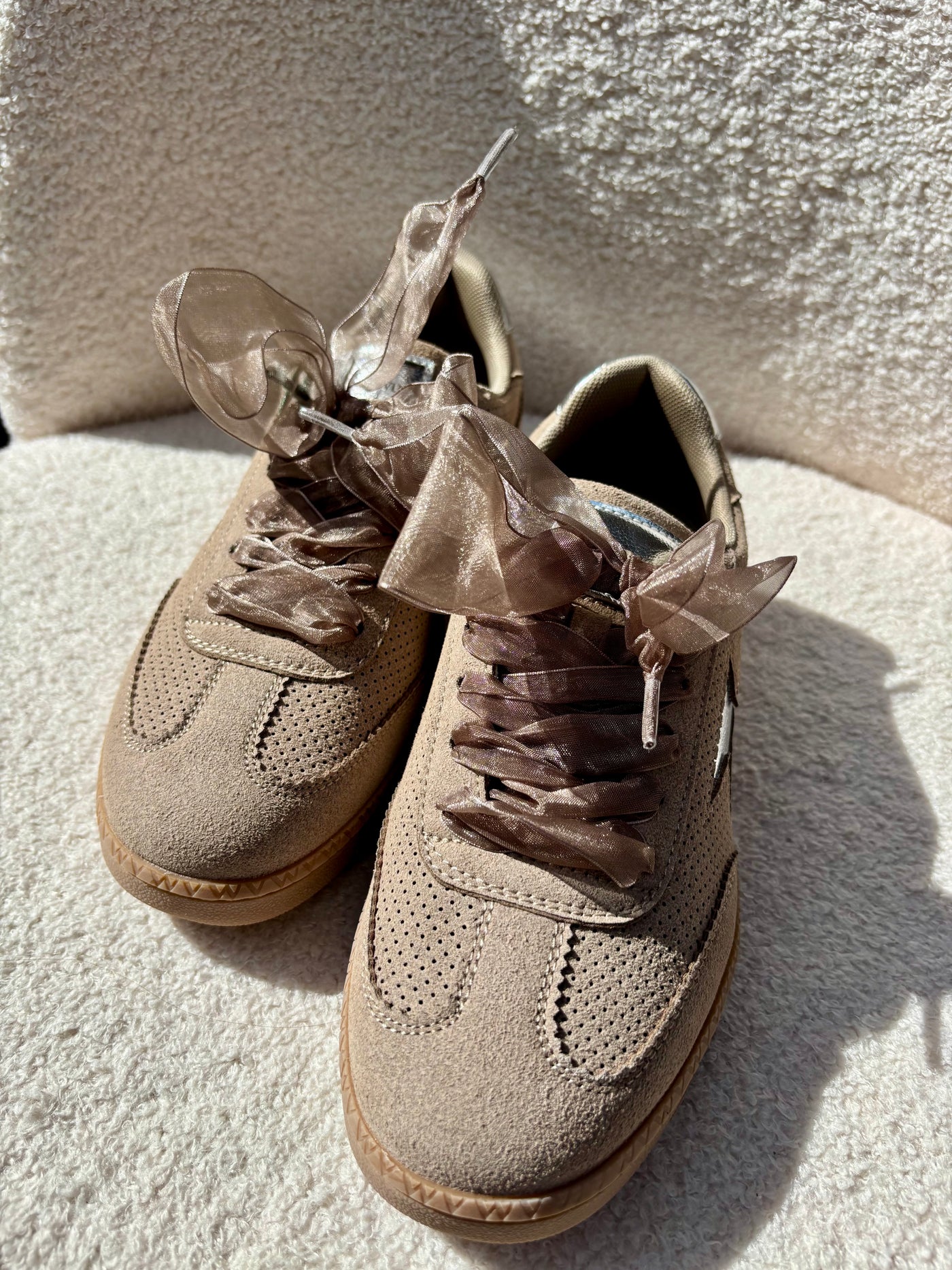 Baskets AURA Emblem taupe