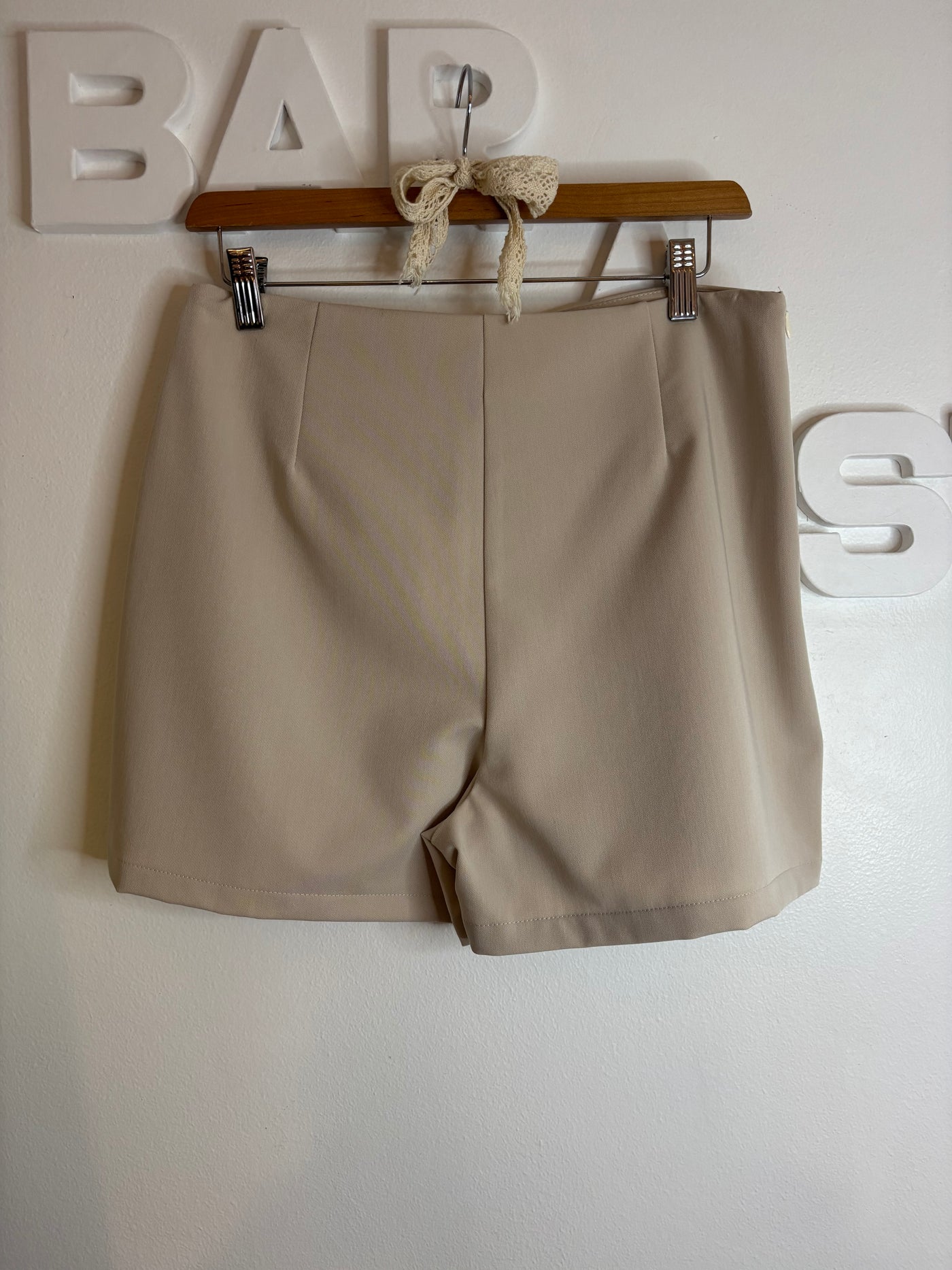 Jupe-short beige craquante