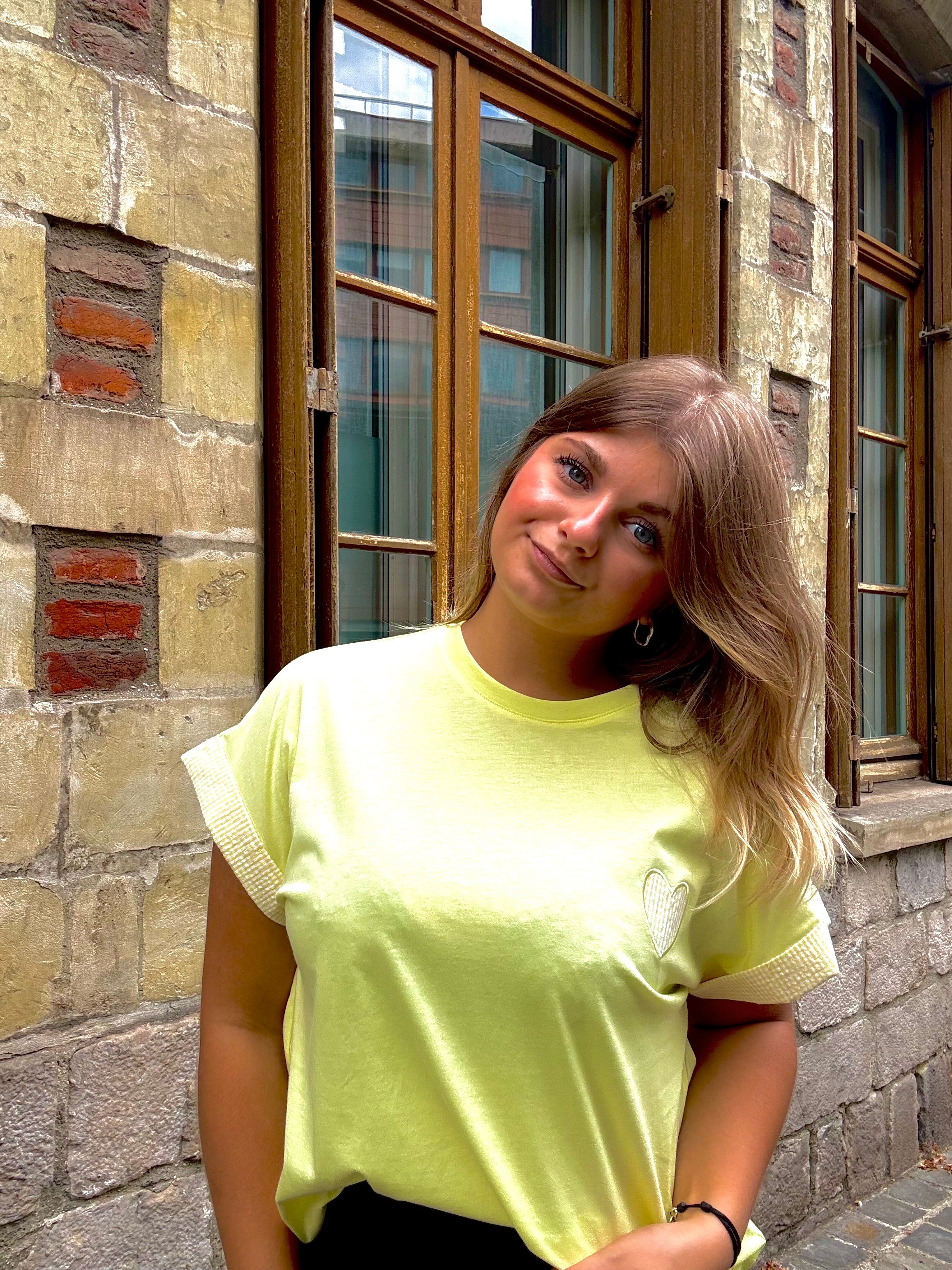 T-shirt jaune cœur