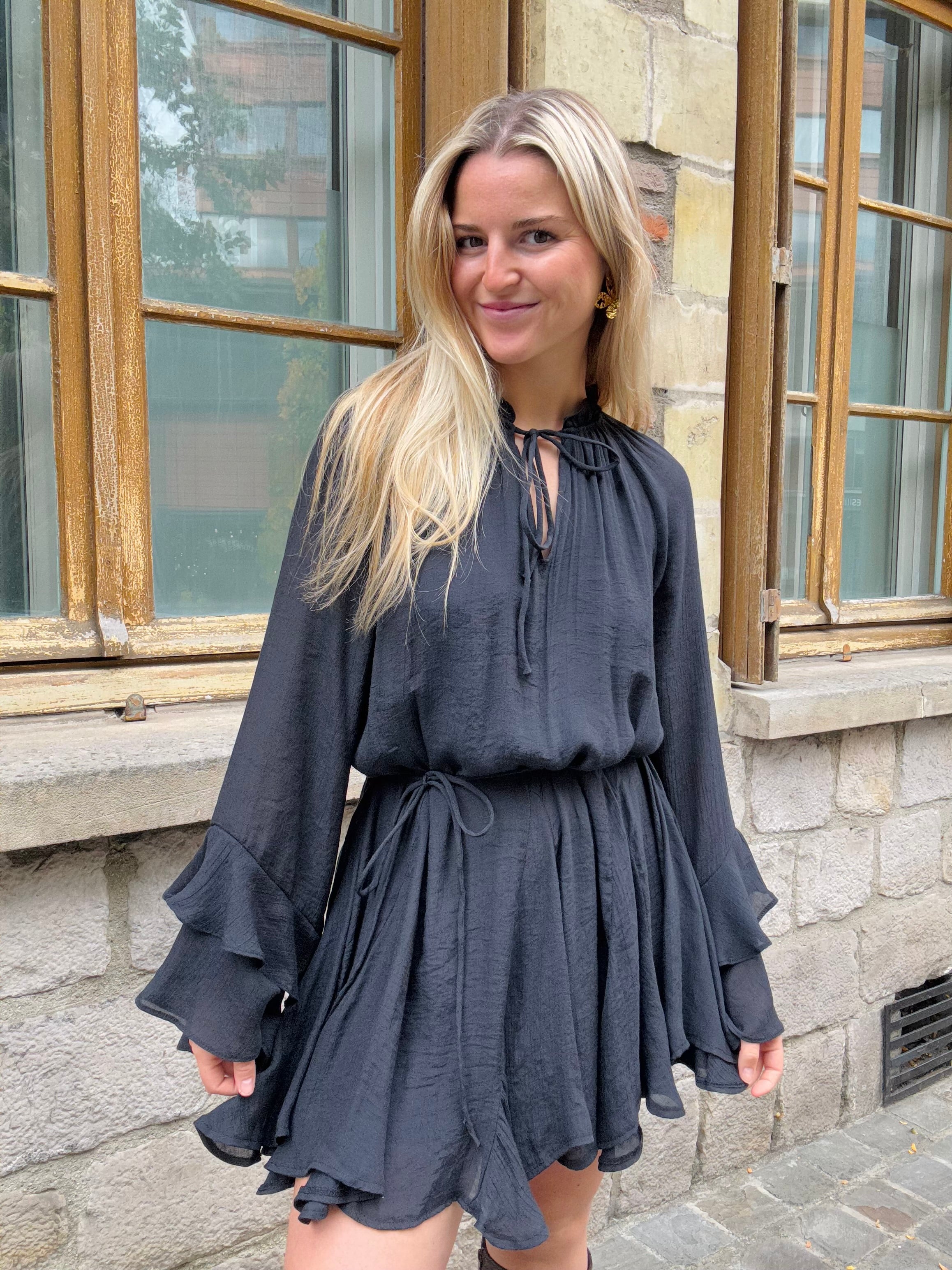 Robe Noire Élégante