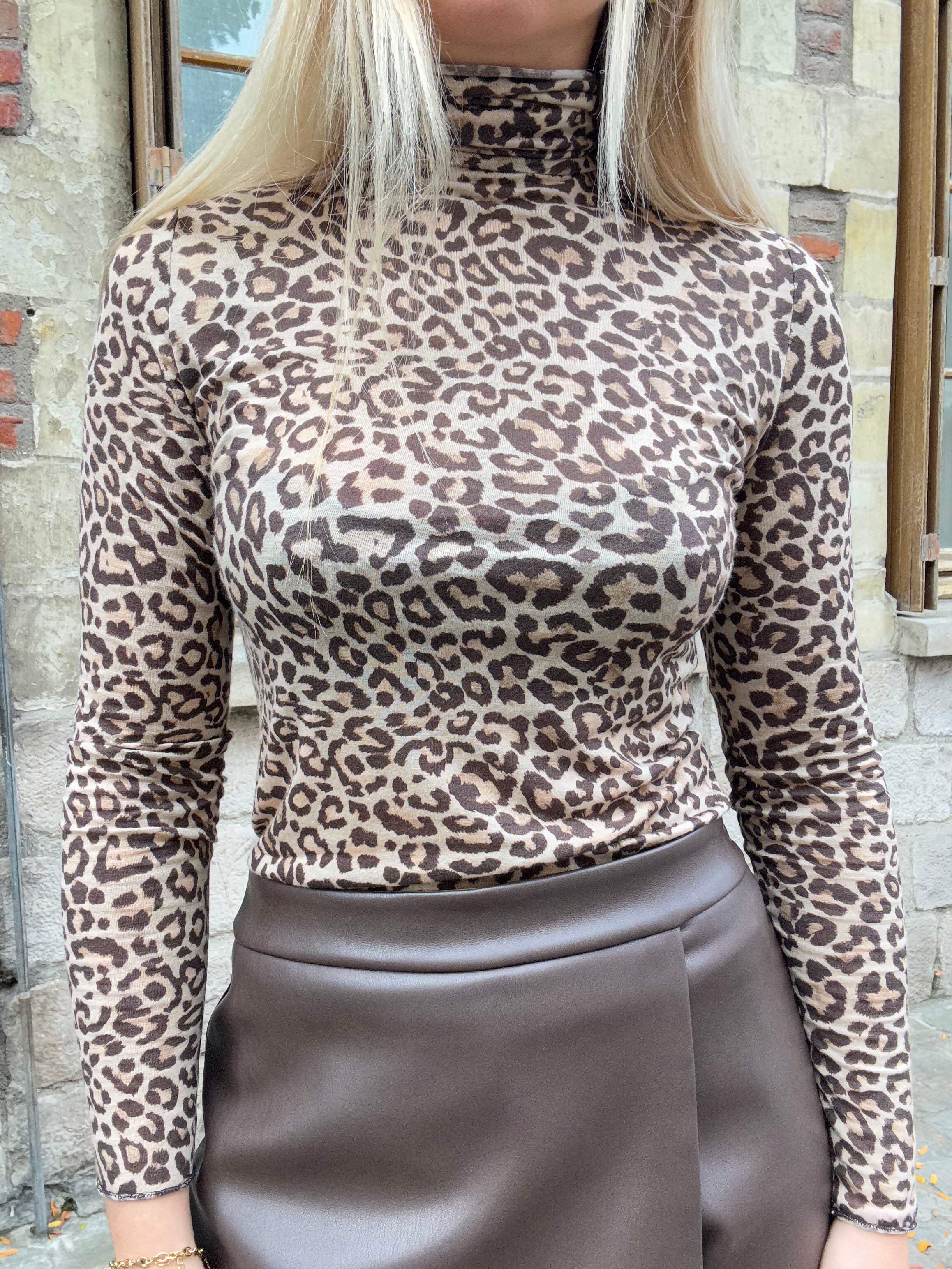 Sous-pull léopard audacieux