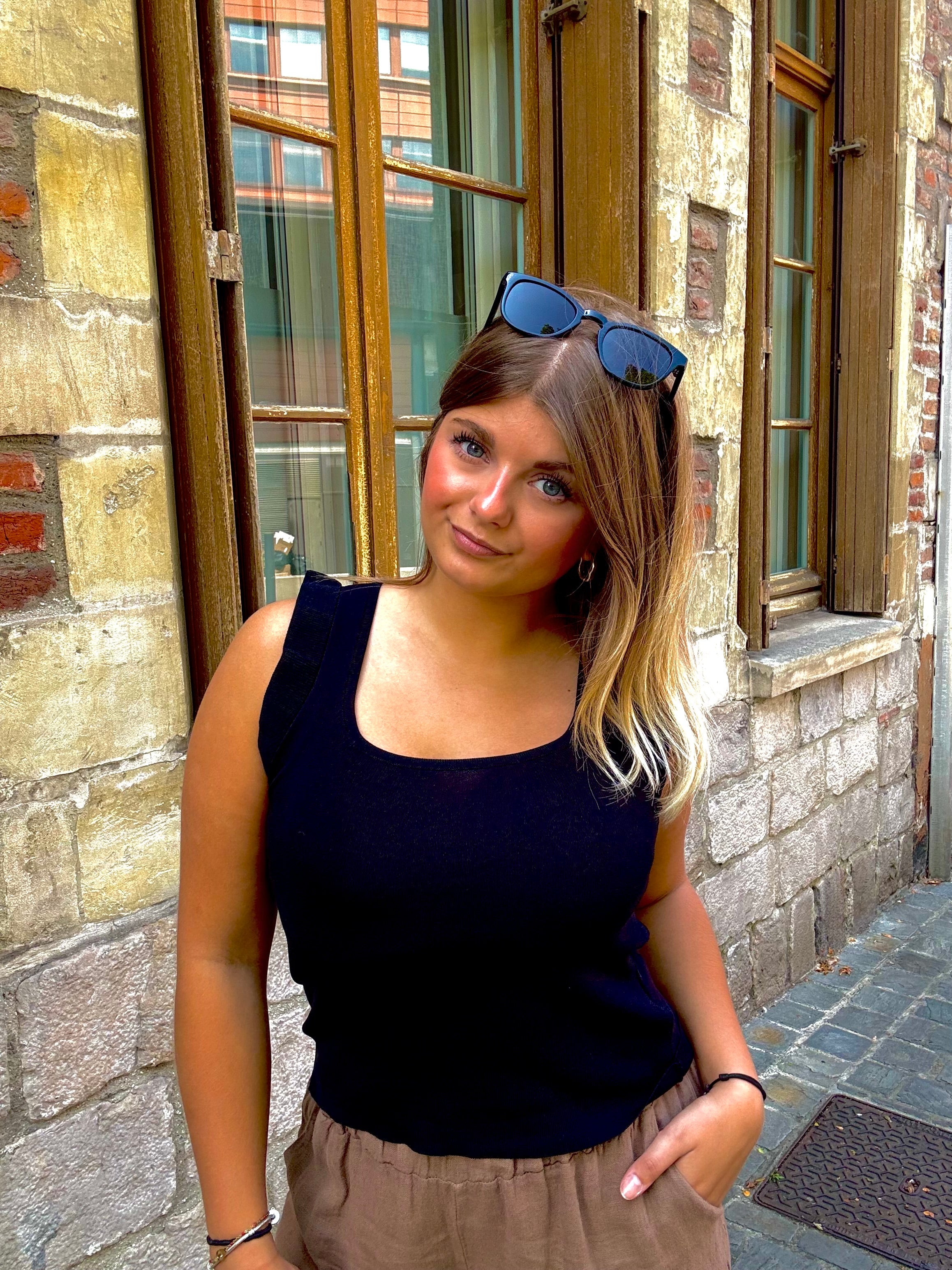 Top noir mignon