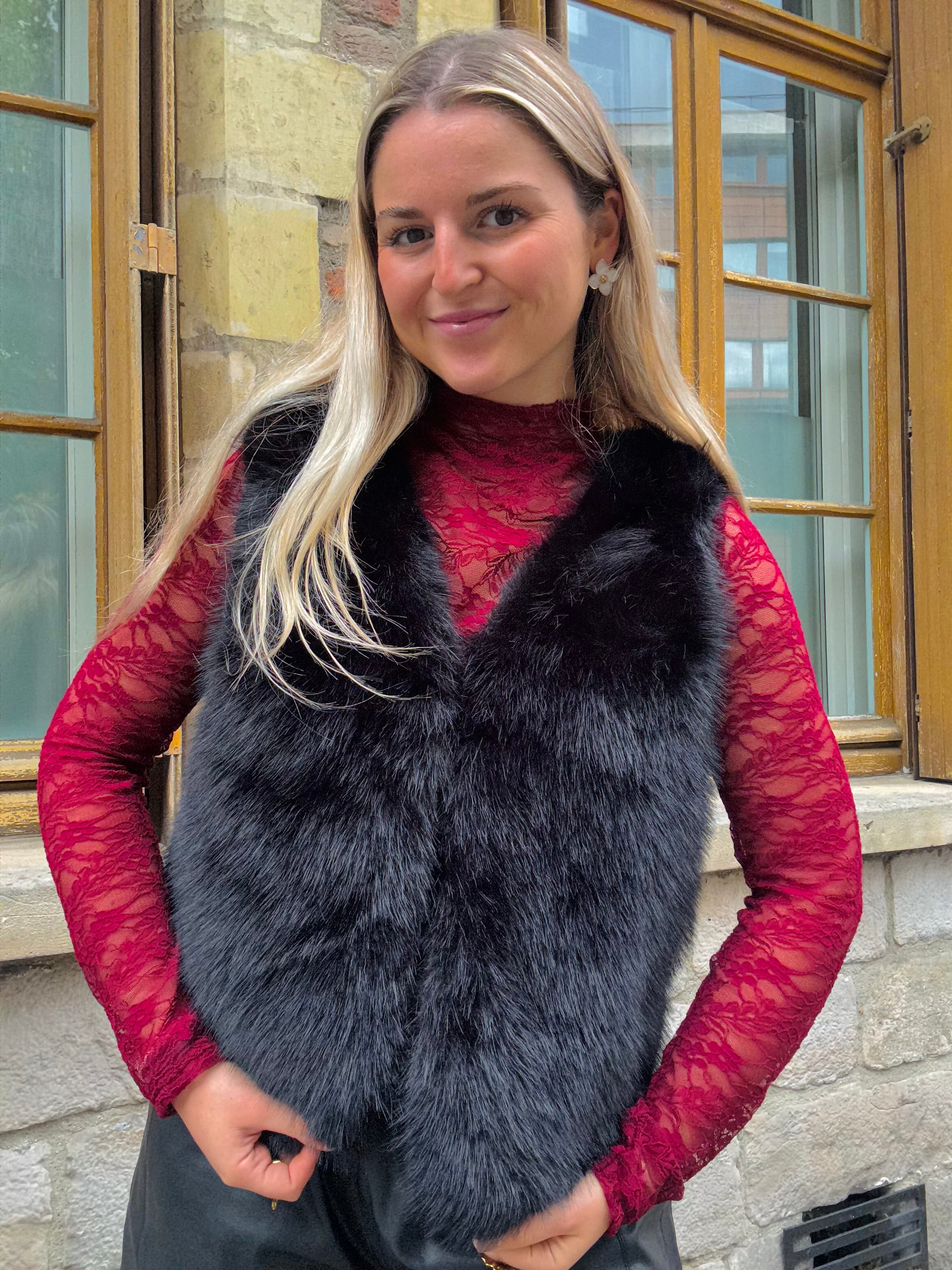 Fourrure sans manches noire