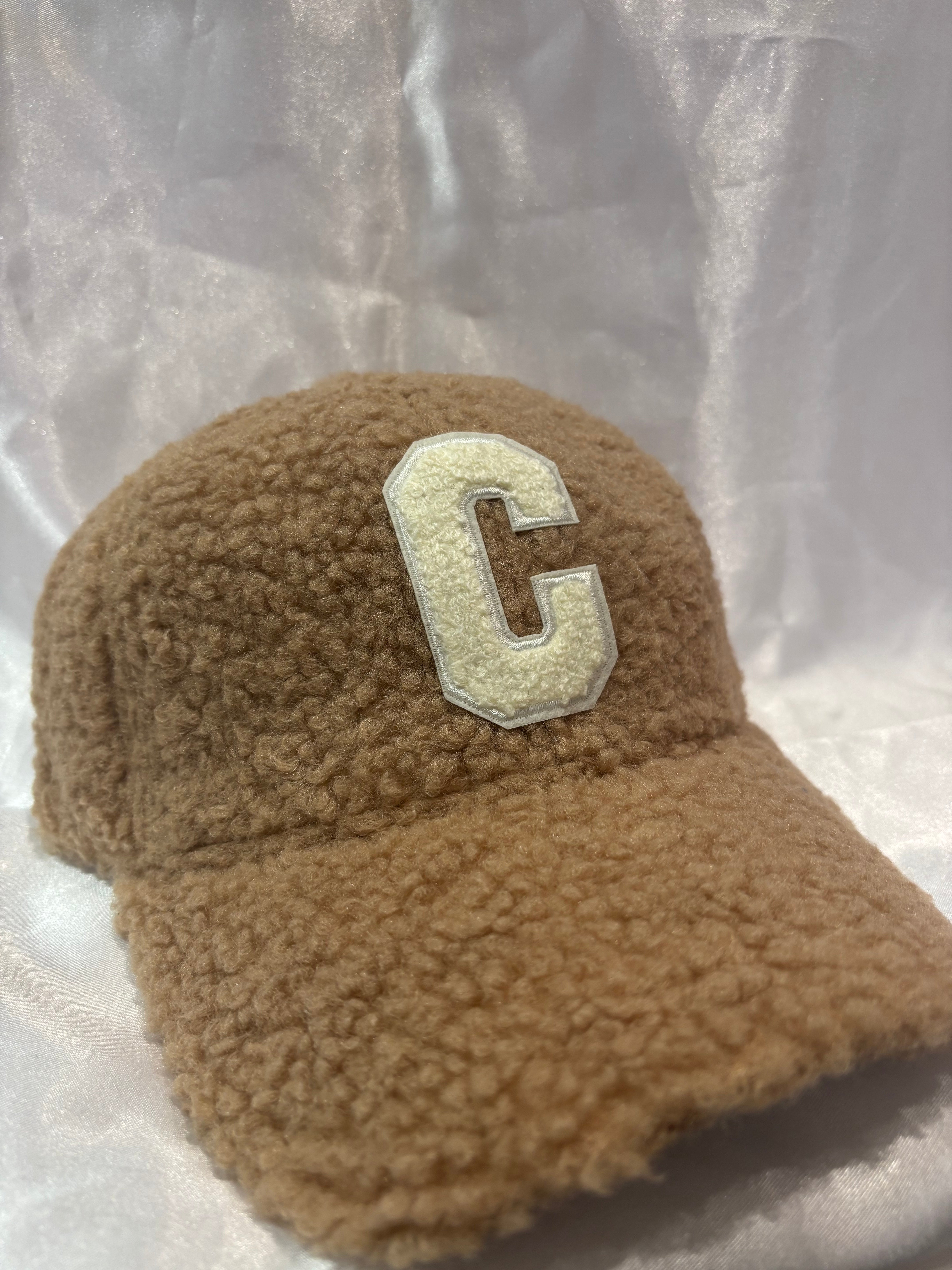 Casquette à moumoute « C »