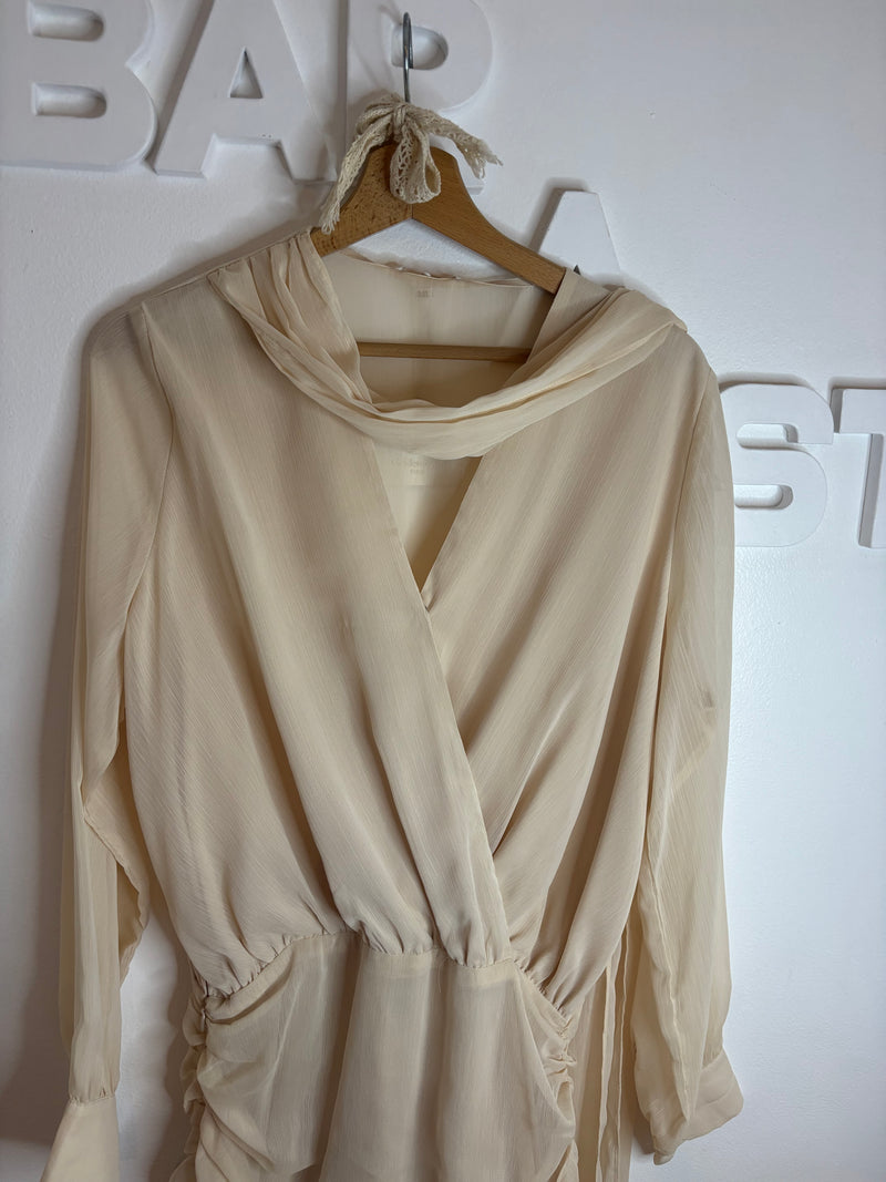 Robe beige Élégante