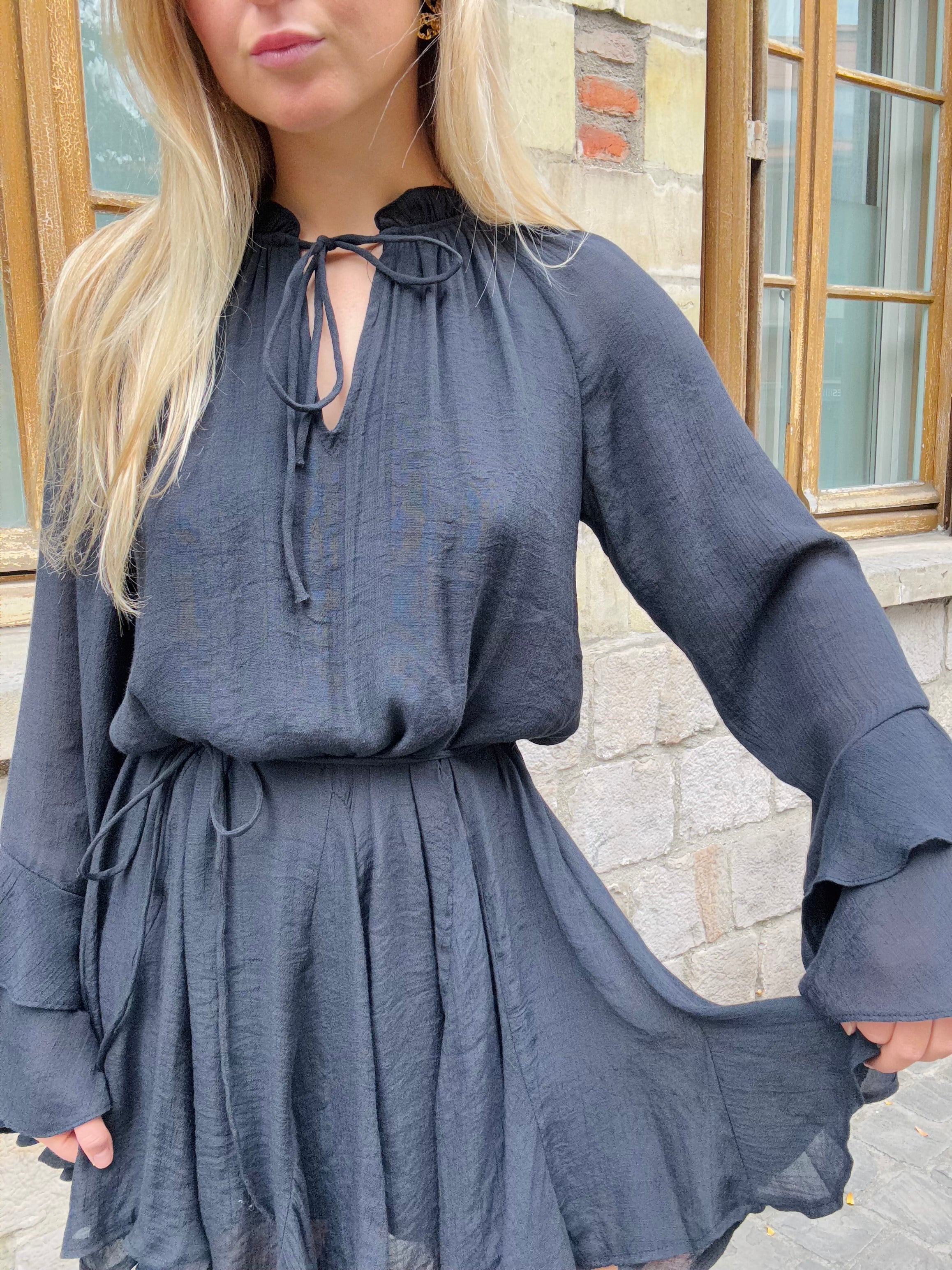 Robe Noire Élégante