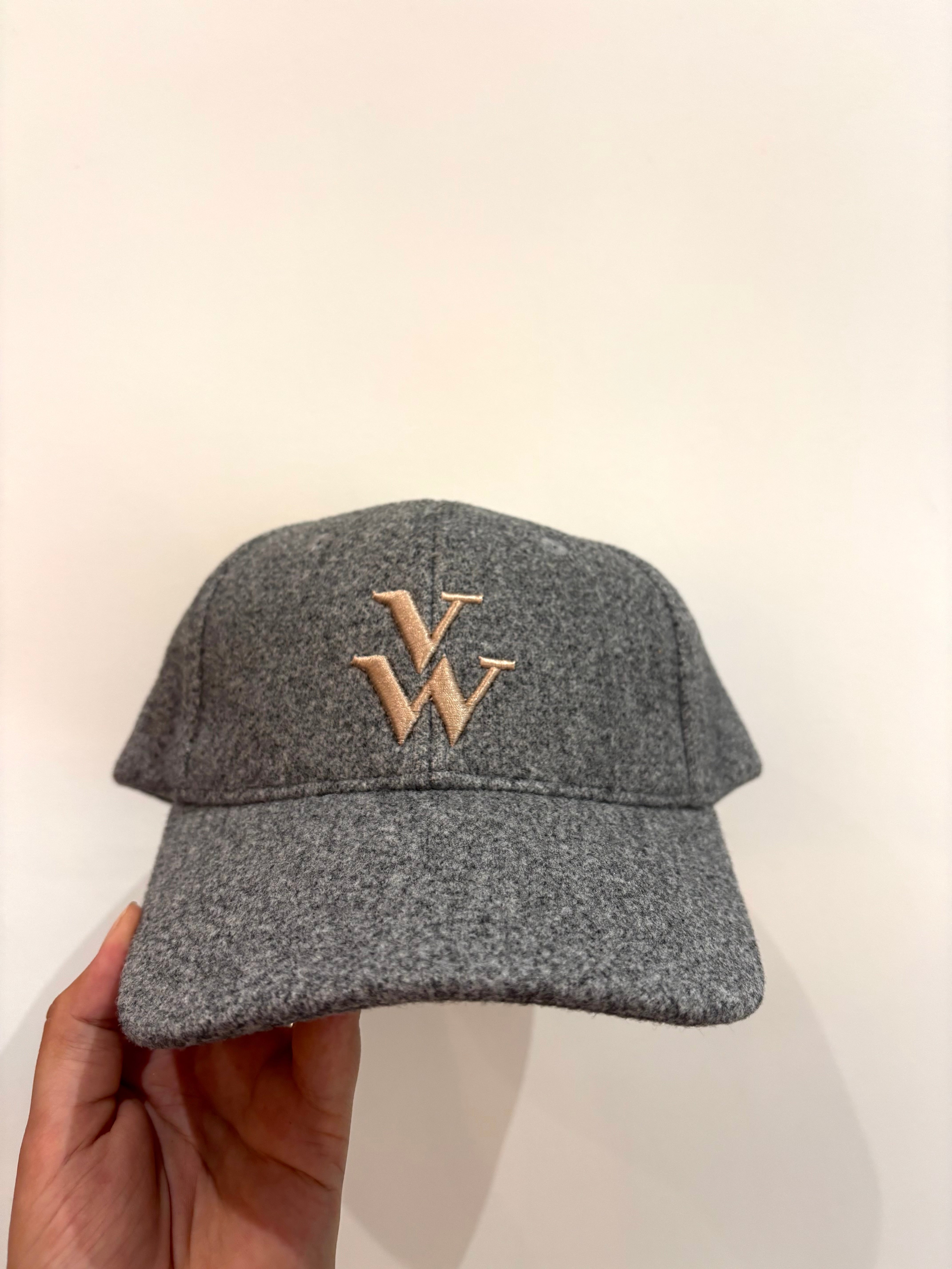 Casquette grise Vanessa wu