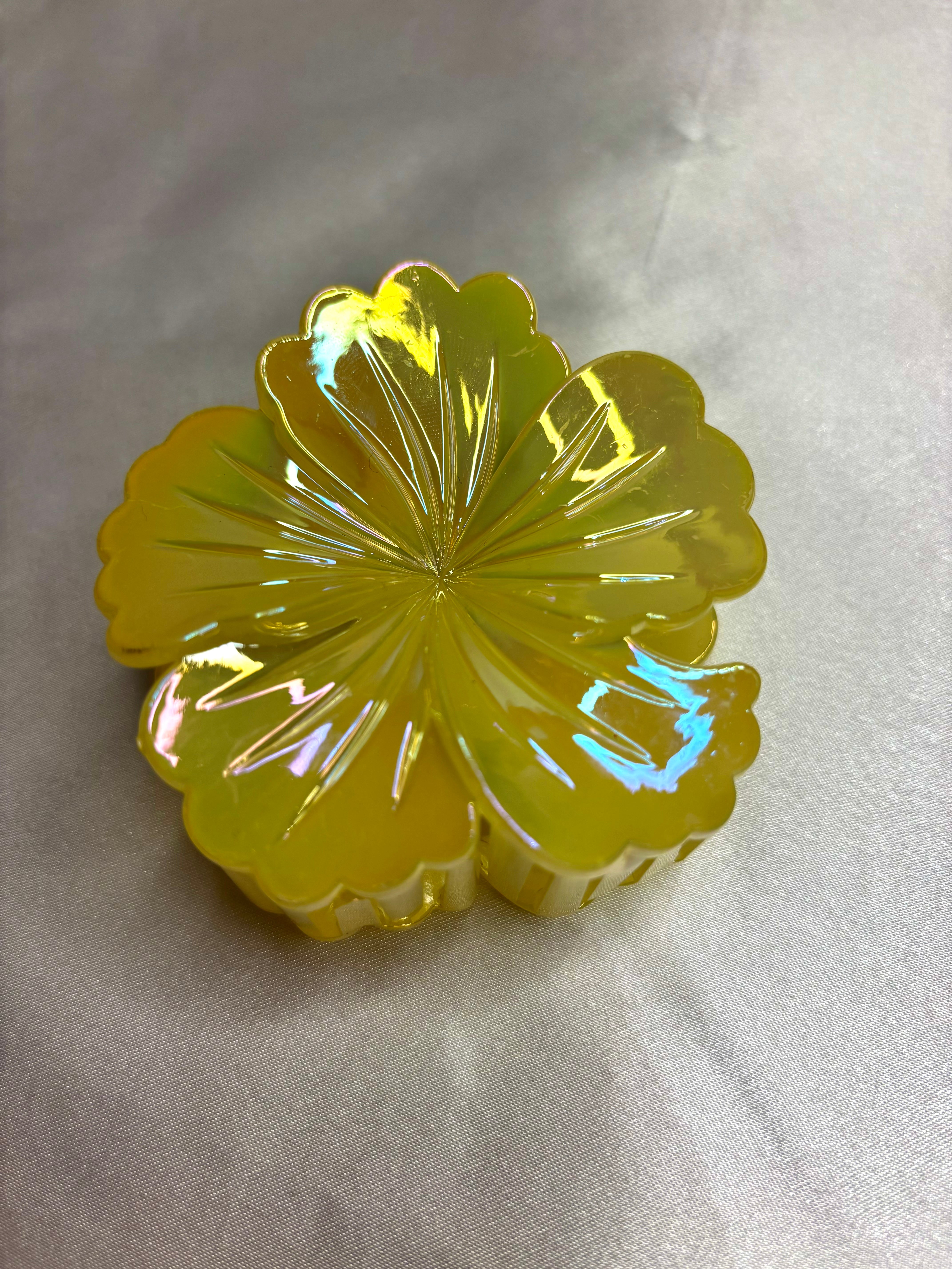 Pince à fleurs jaune