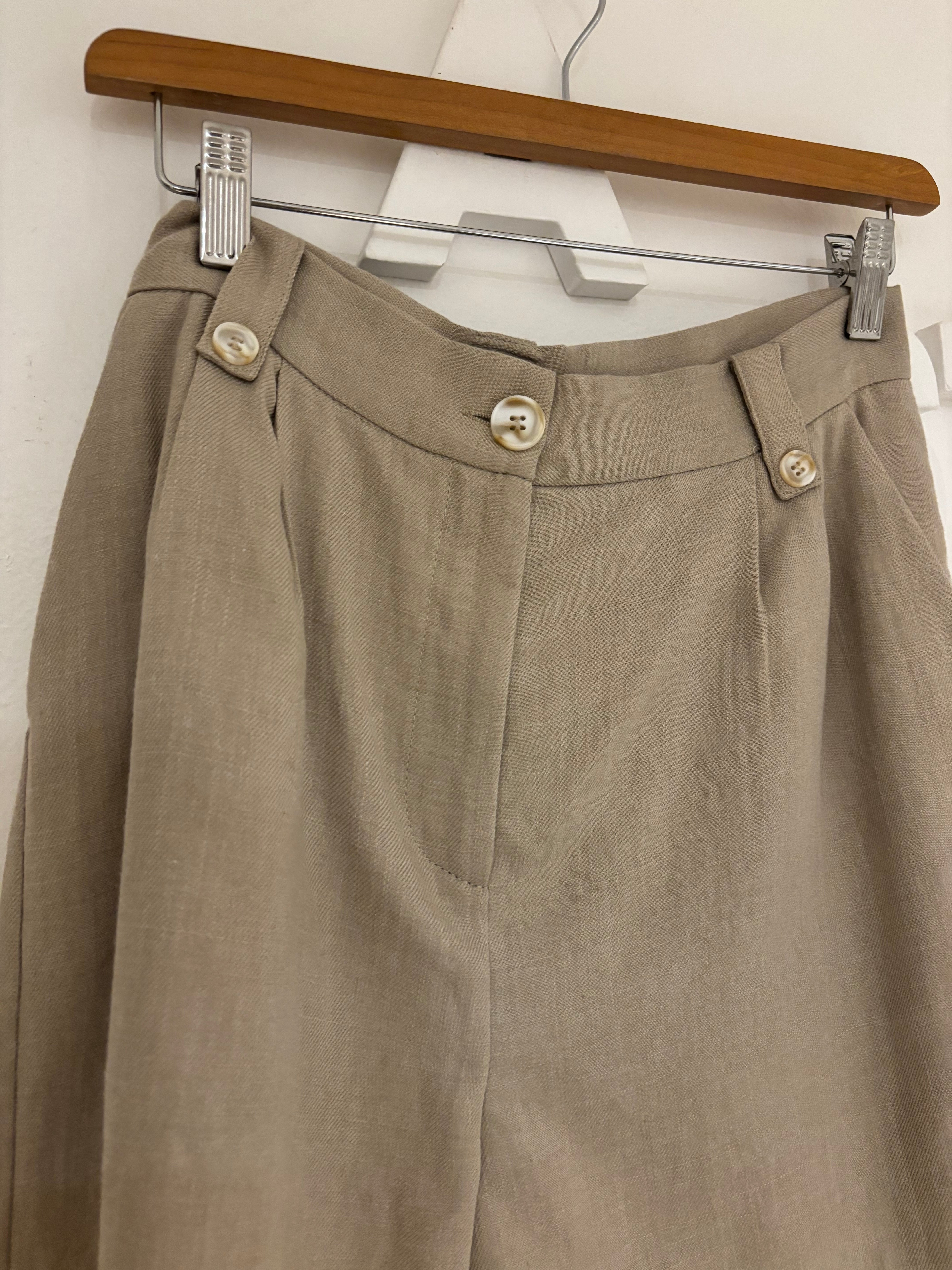 Short beige