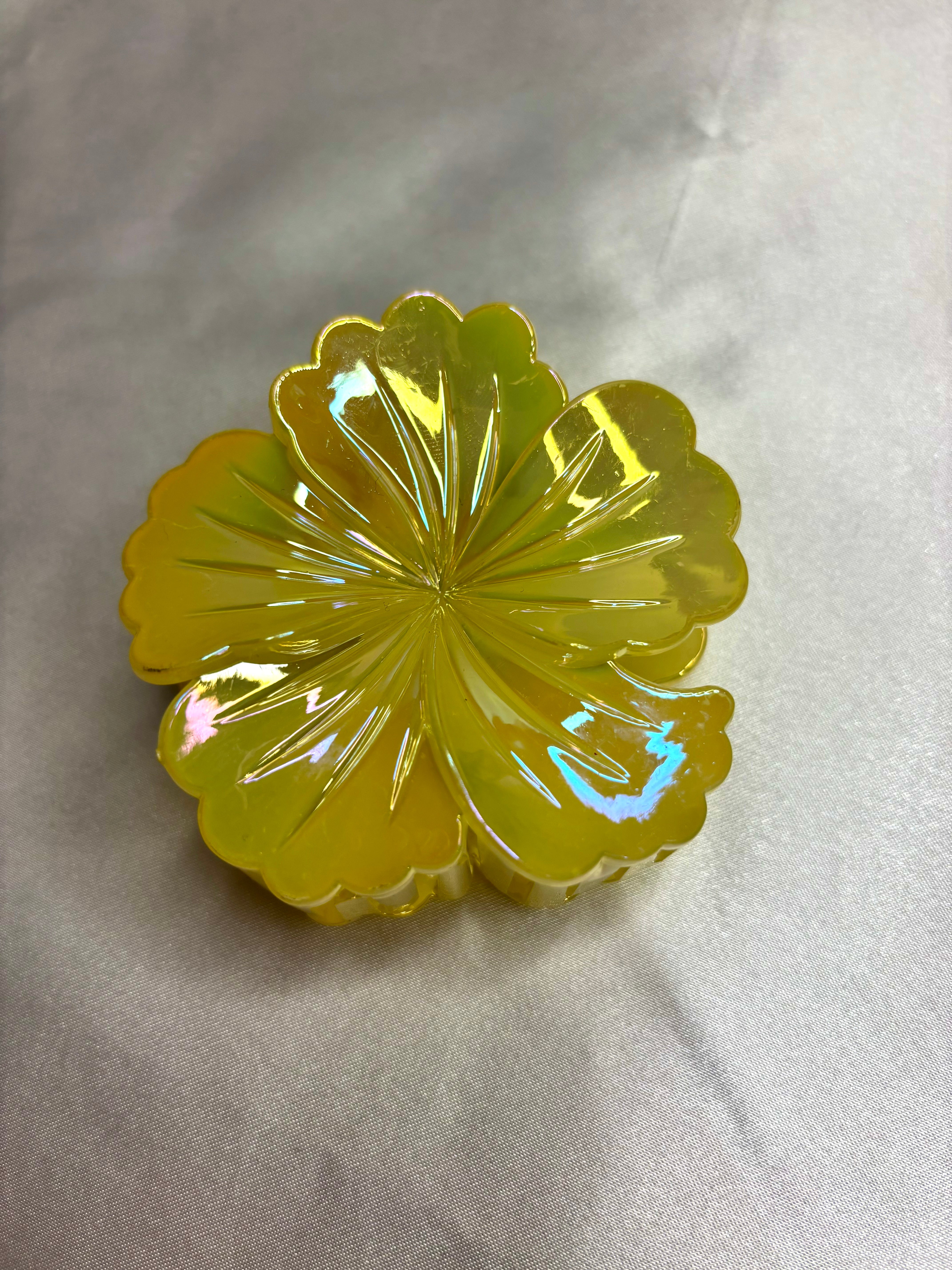 Pince à fleurs jaune