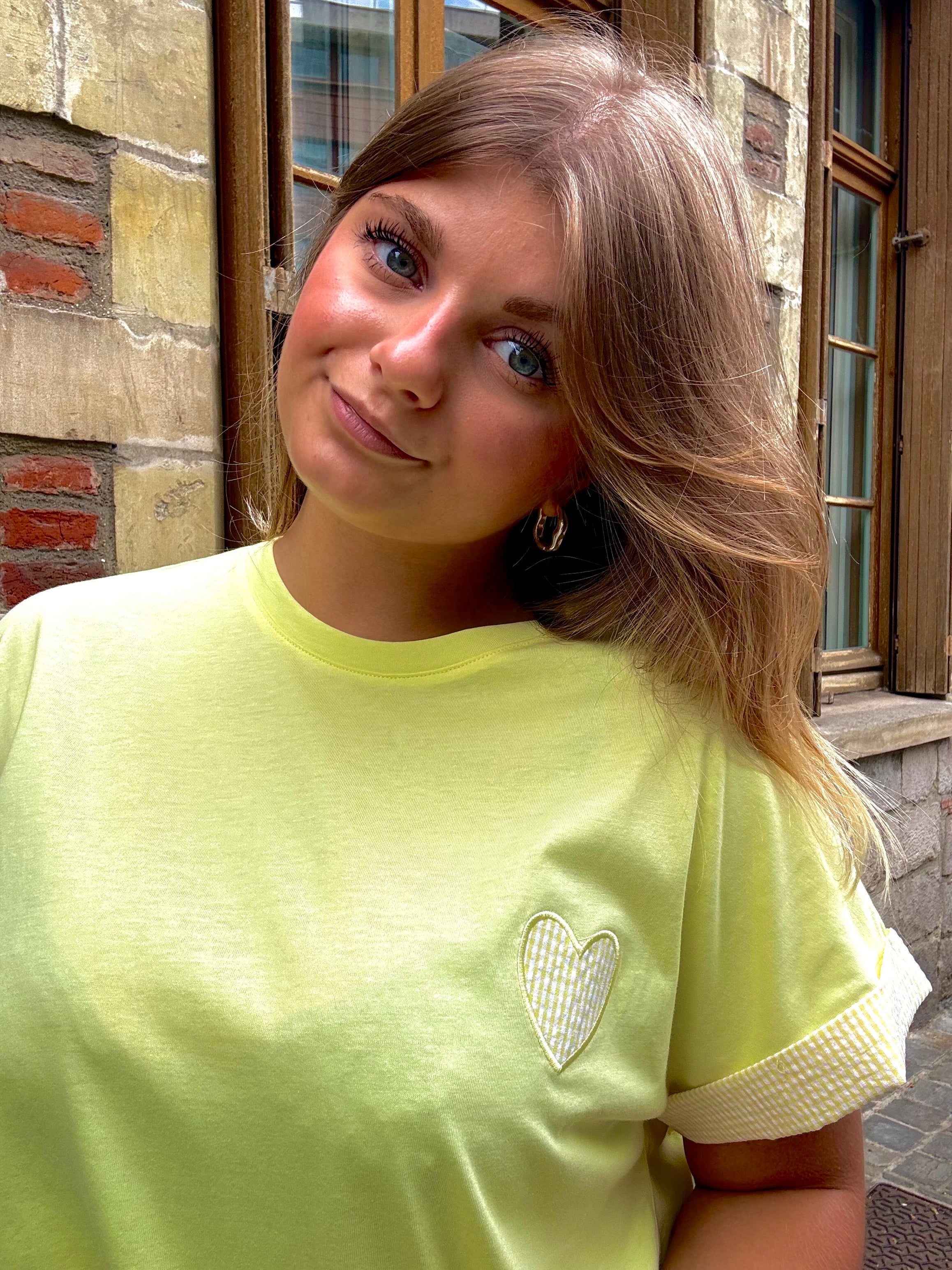 T-shirt jaune cœur
