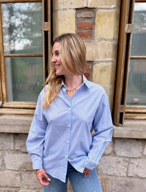 Chemise bleue romantique