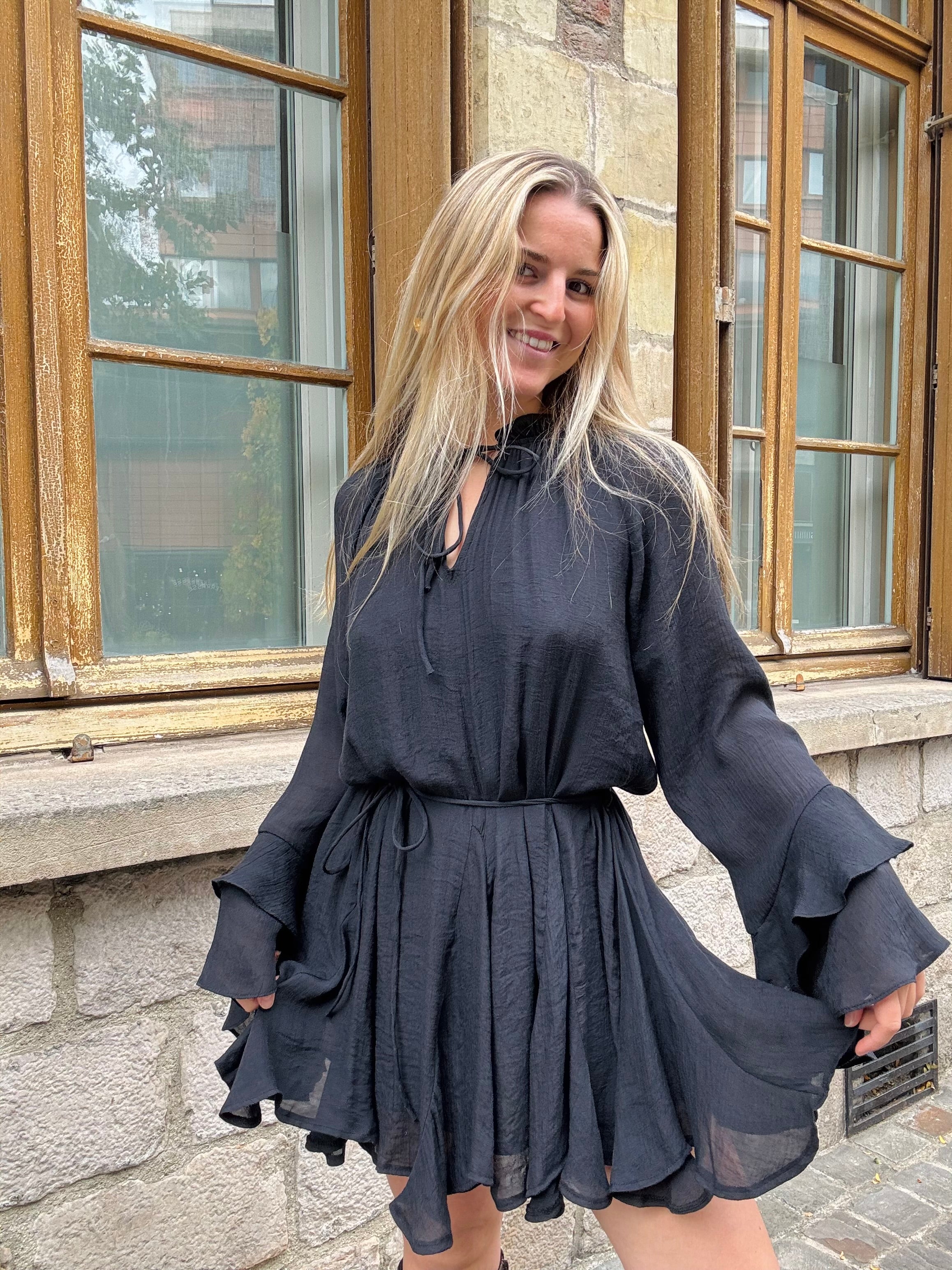 Robe Noire Élégante