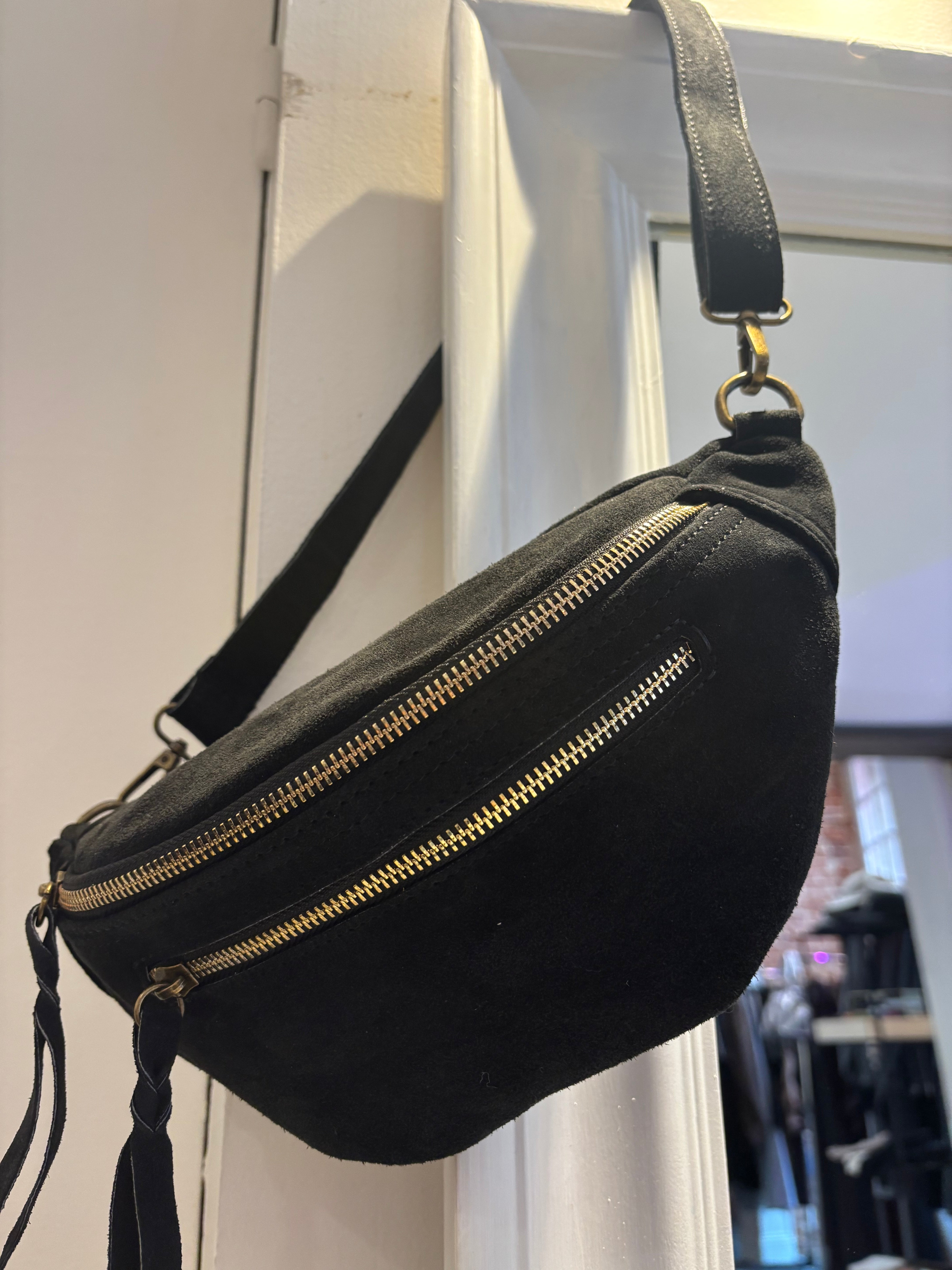Sac banane noir daim