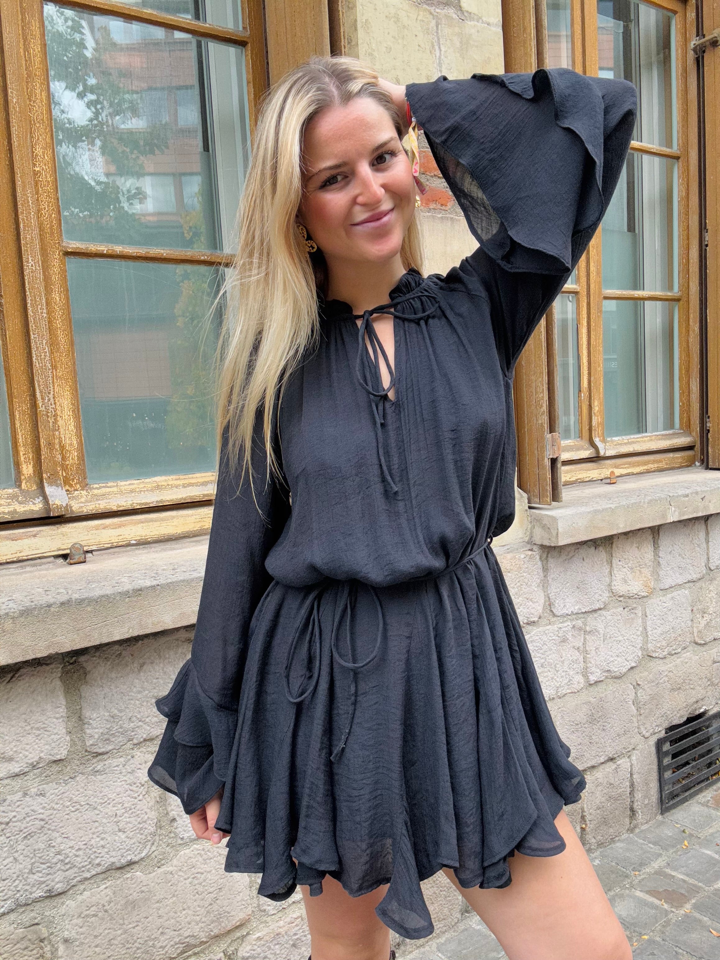 Robe Noire Élégante