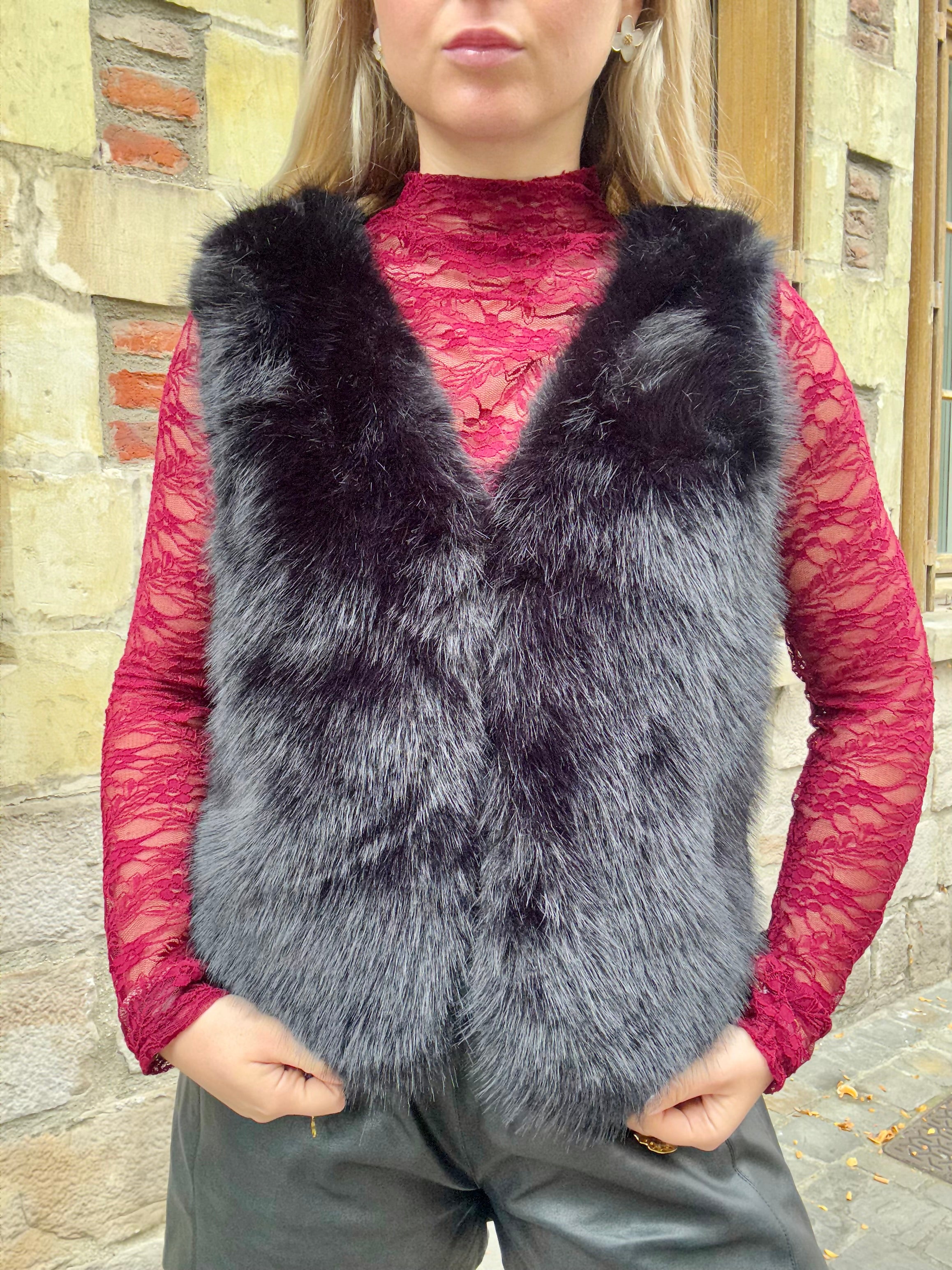Fourrure sans manches noire