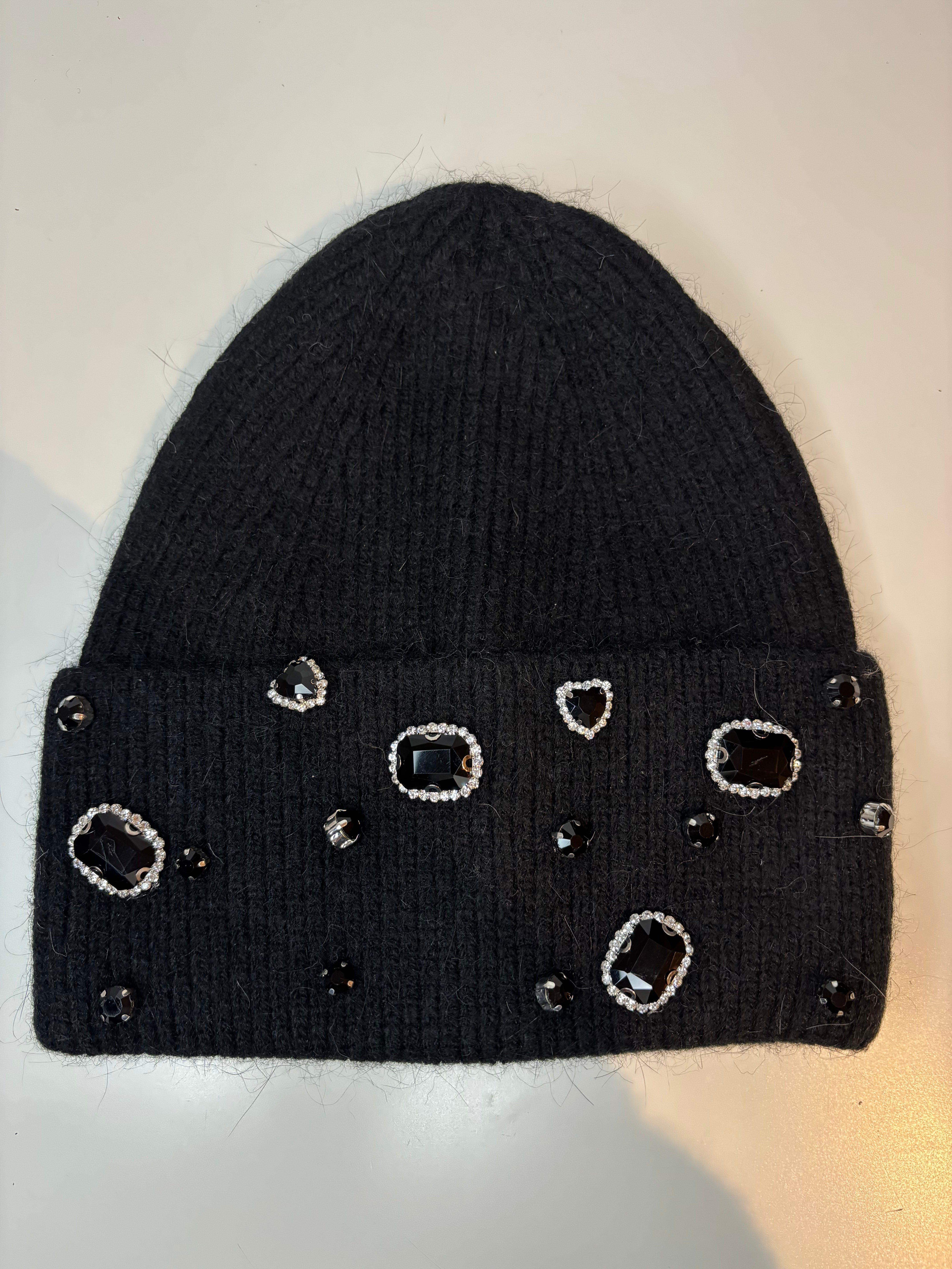 Bonnet noir à strass