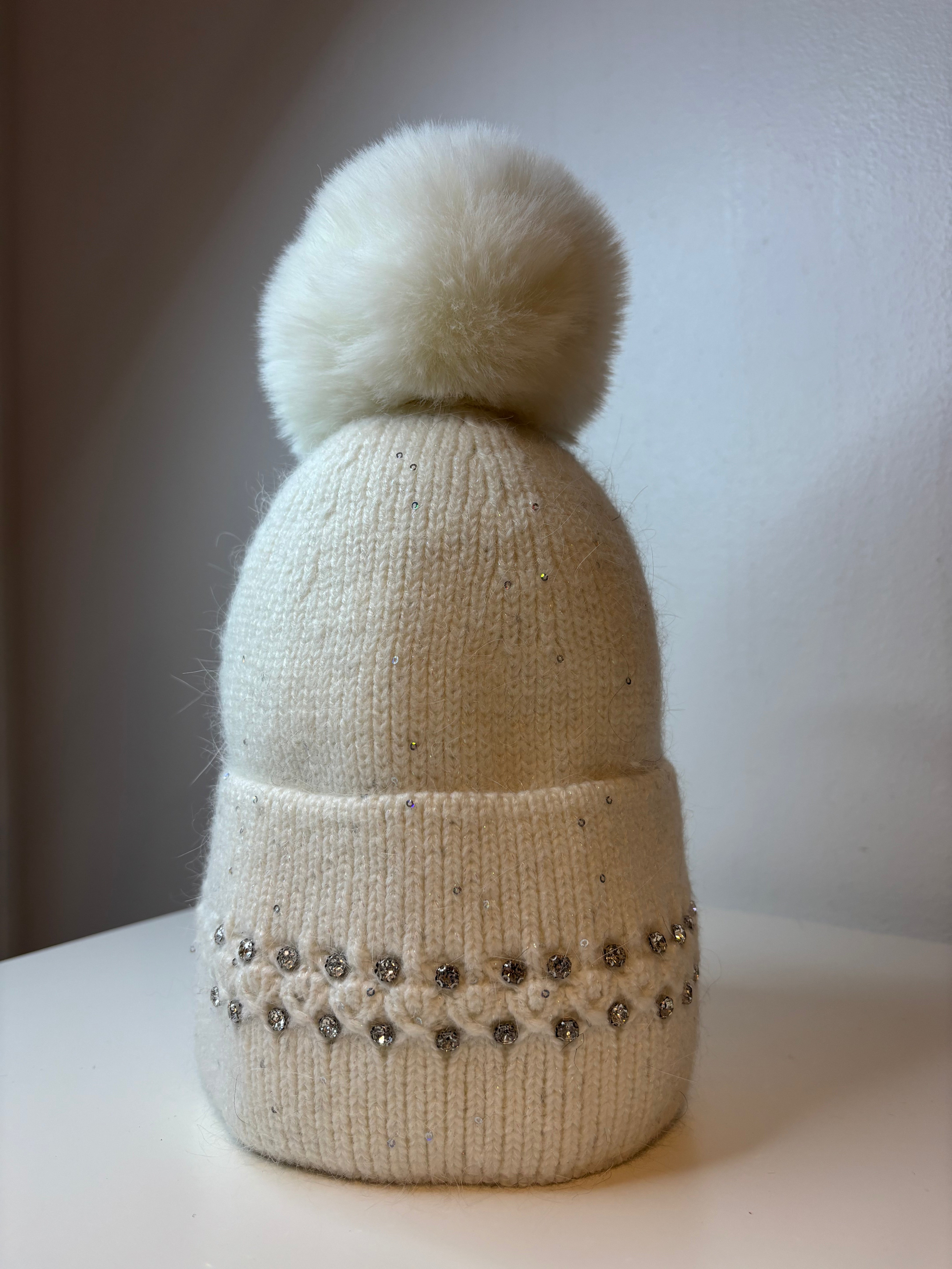 Bonnet blanc pailleté à pompon